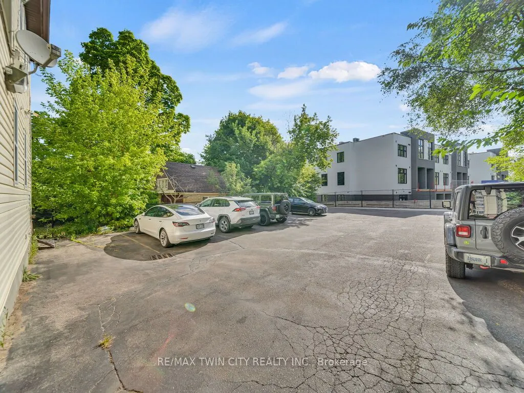 561 Queen Street S
