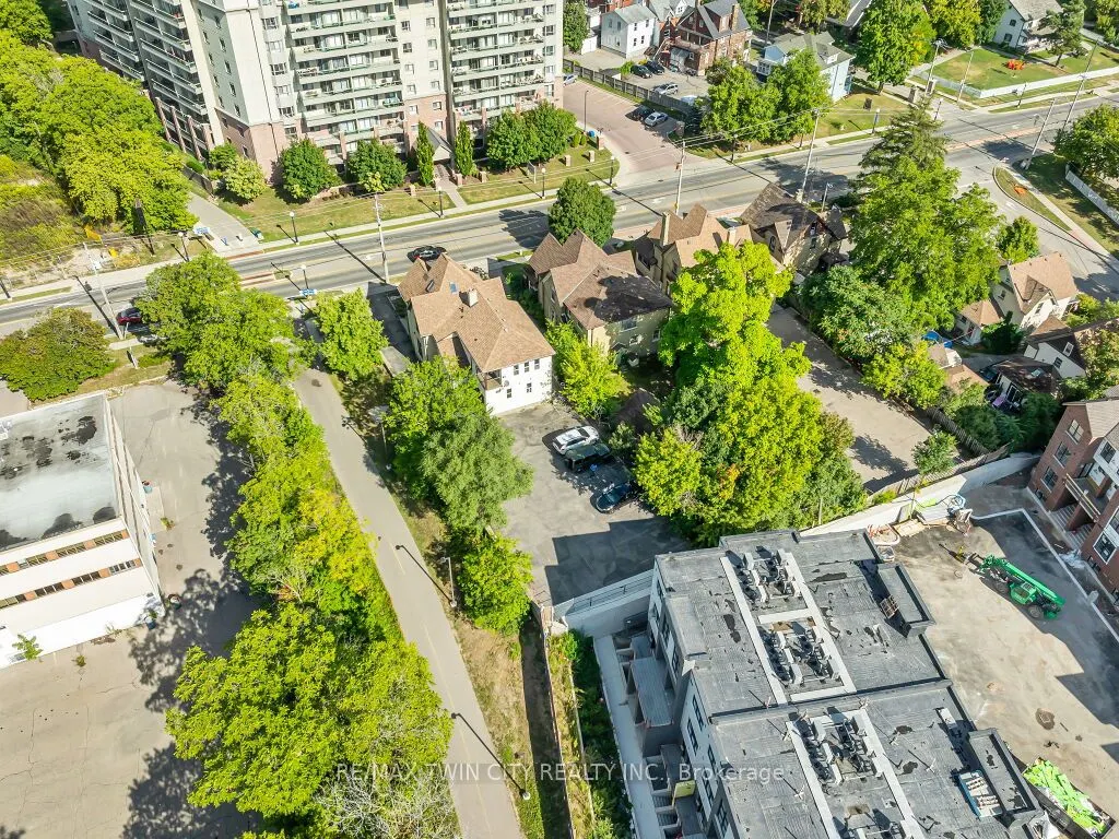 561 Queen Street S