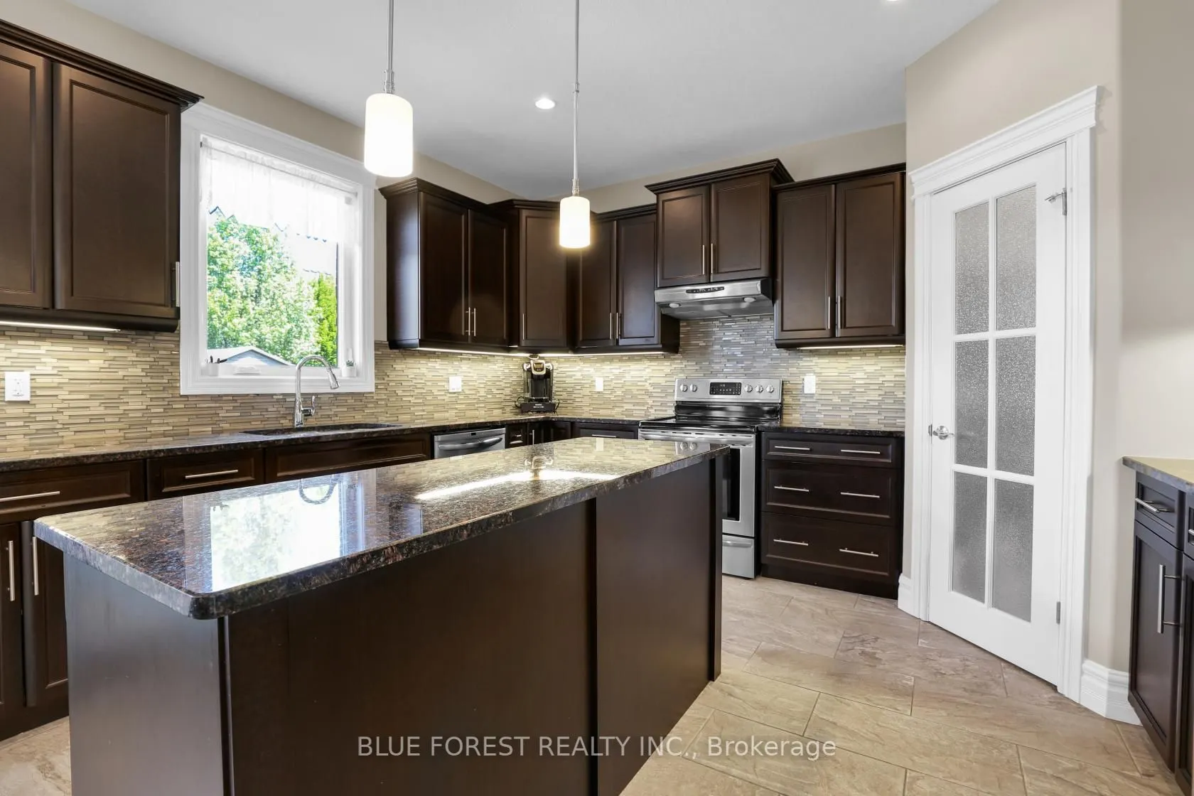 972 Gleneagle Trail