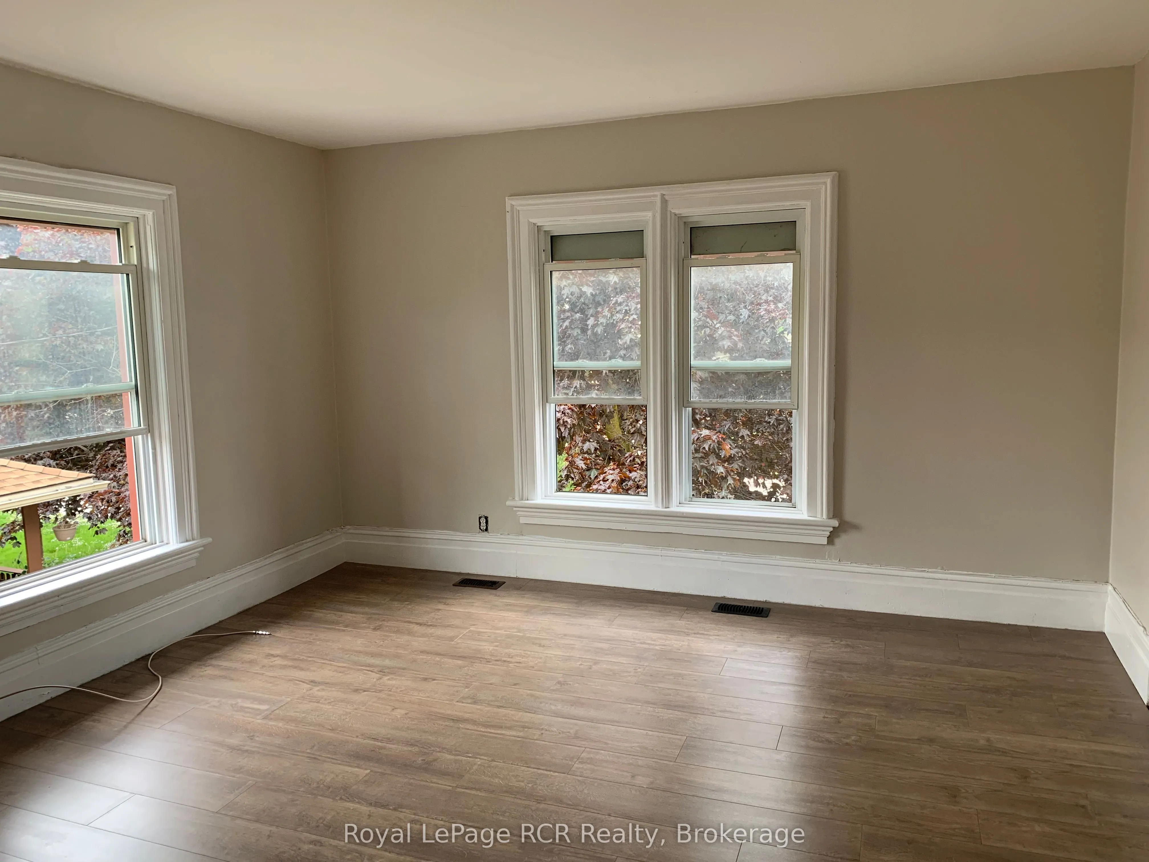 114 Victoria Street S