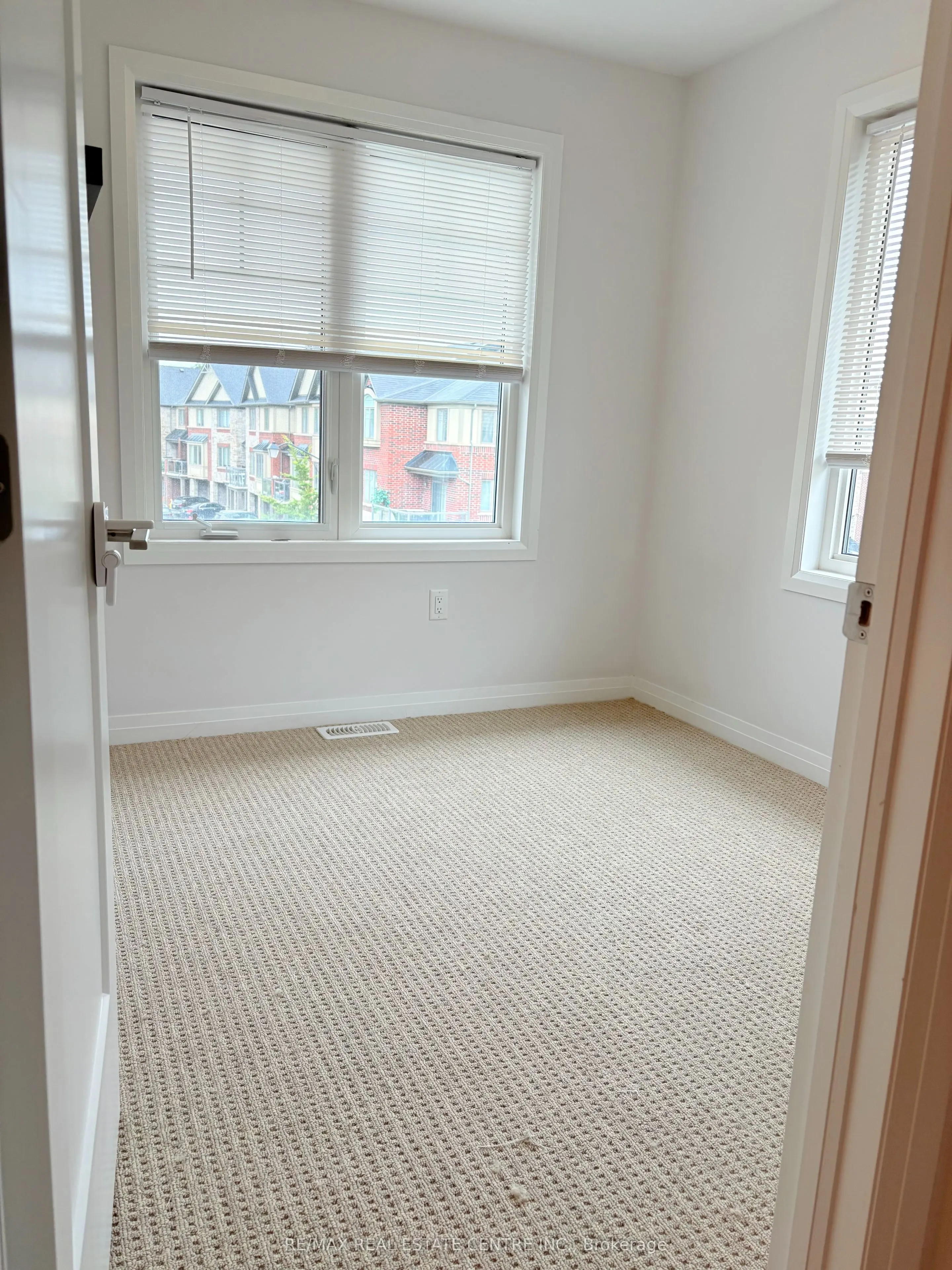 9 Hoffman Lane