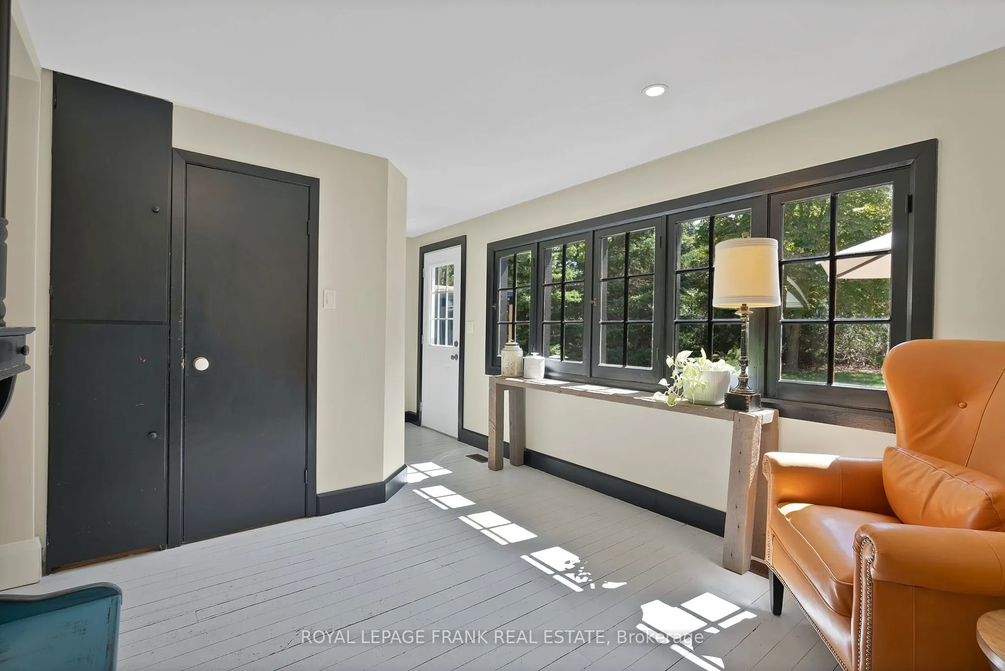 5 Glenelg Street E
