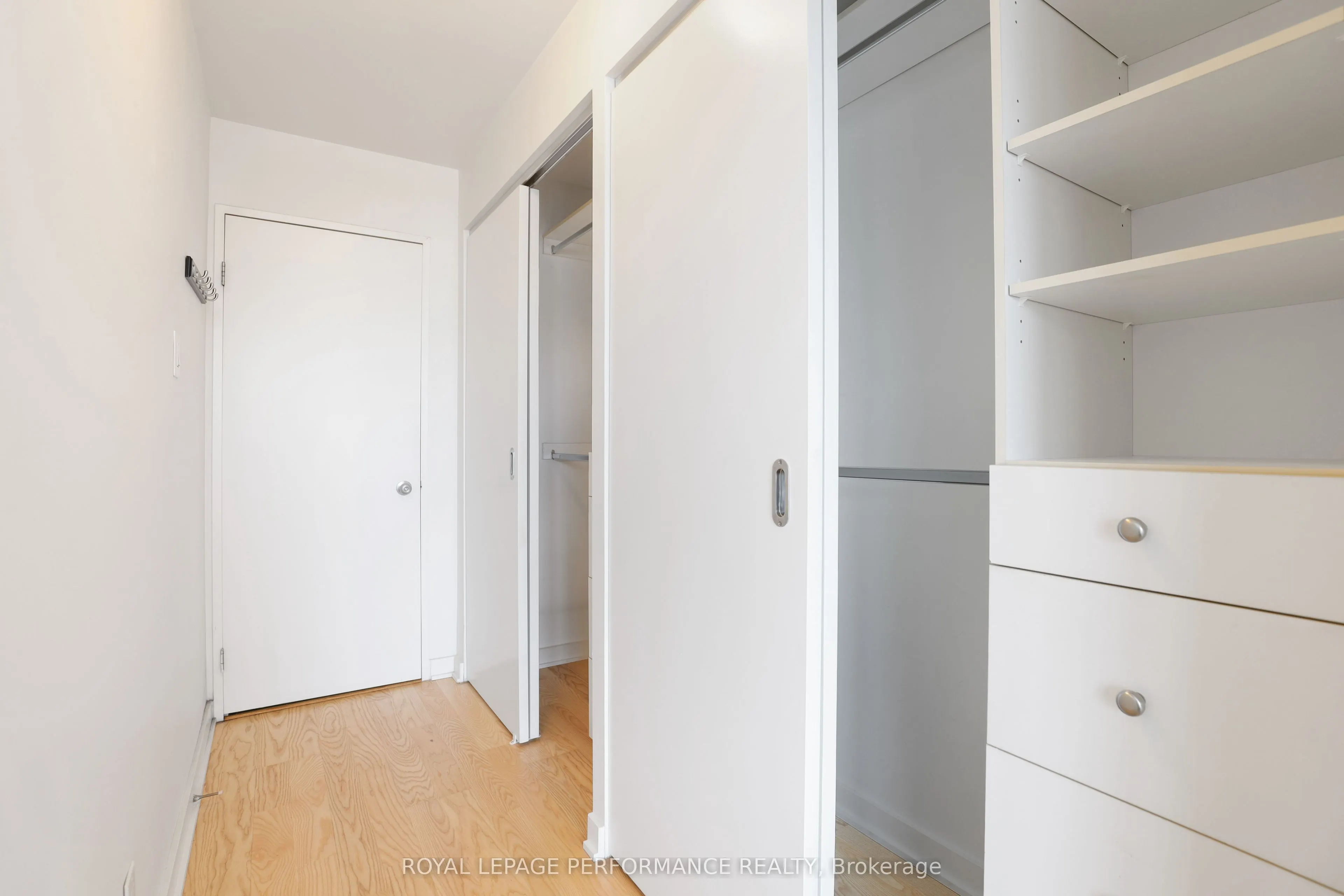 324 Laurier Avenue W, #1403
