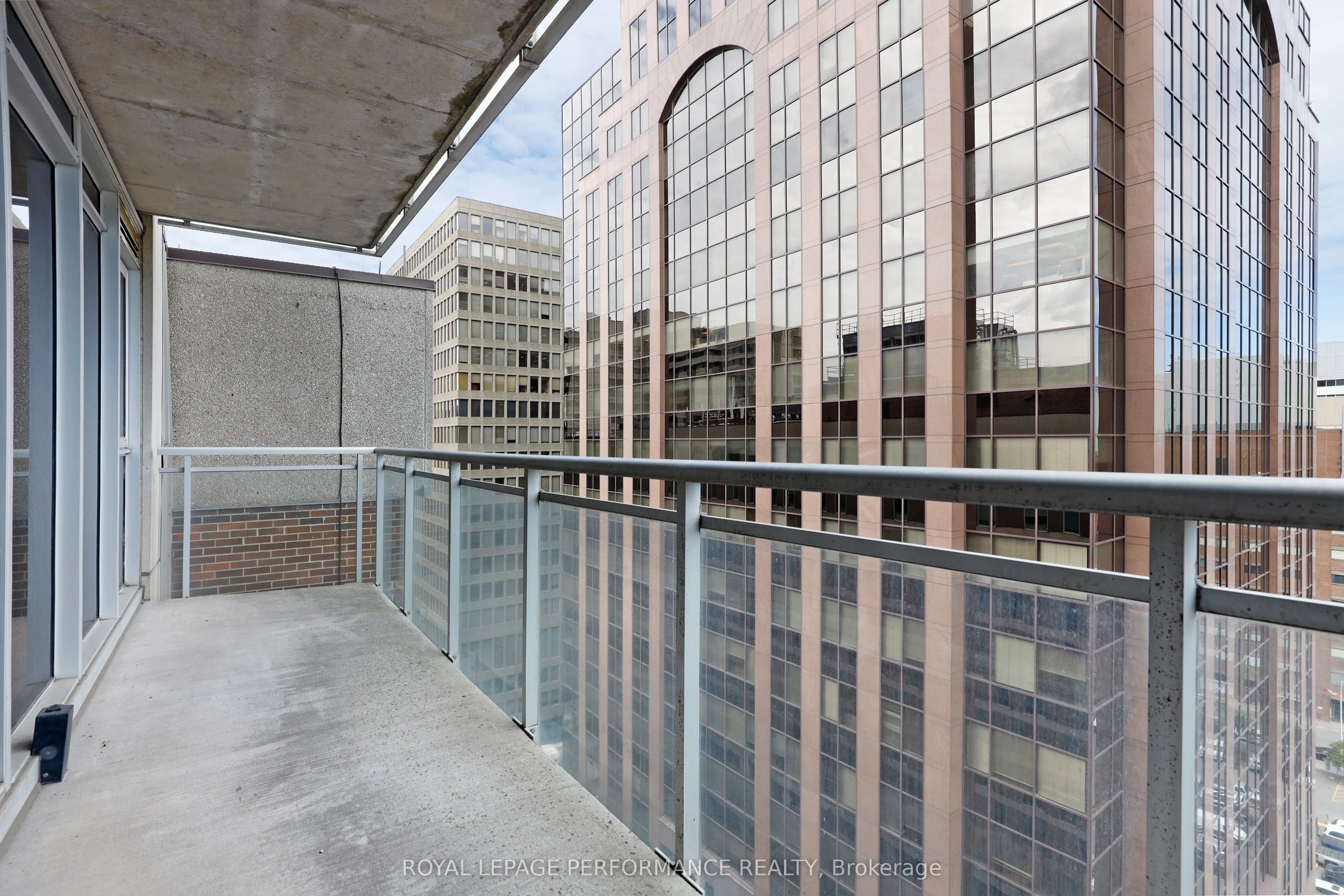 324 Laurier Avenue W, #1403