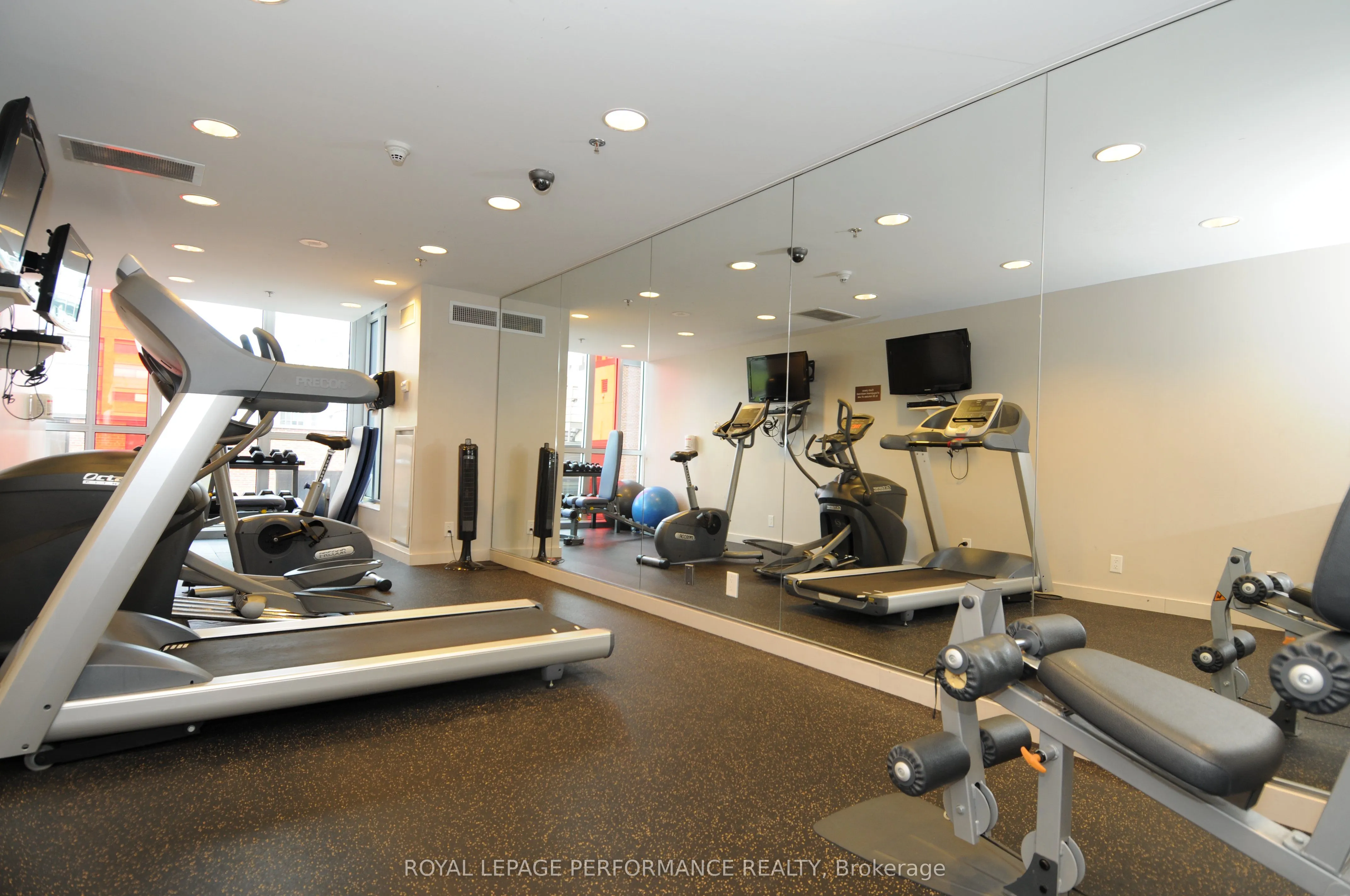 324 Laurier Avenue W, #1403
