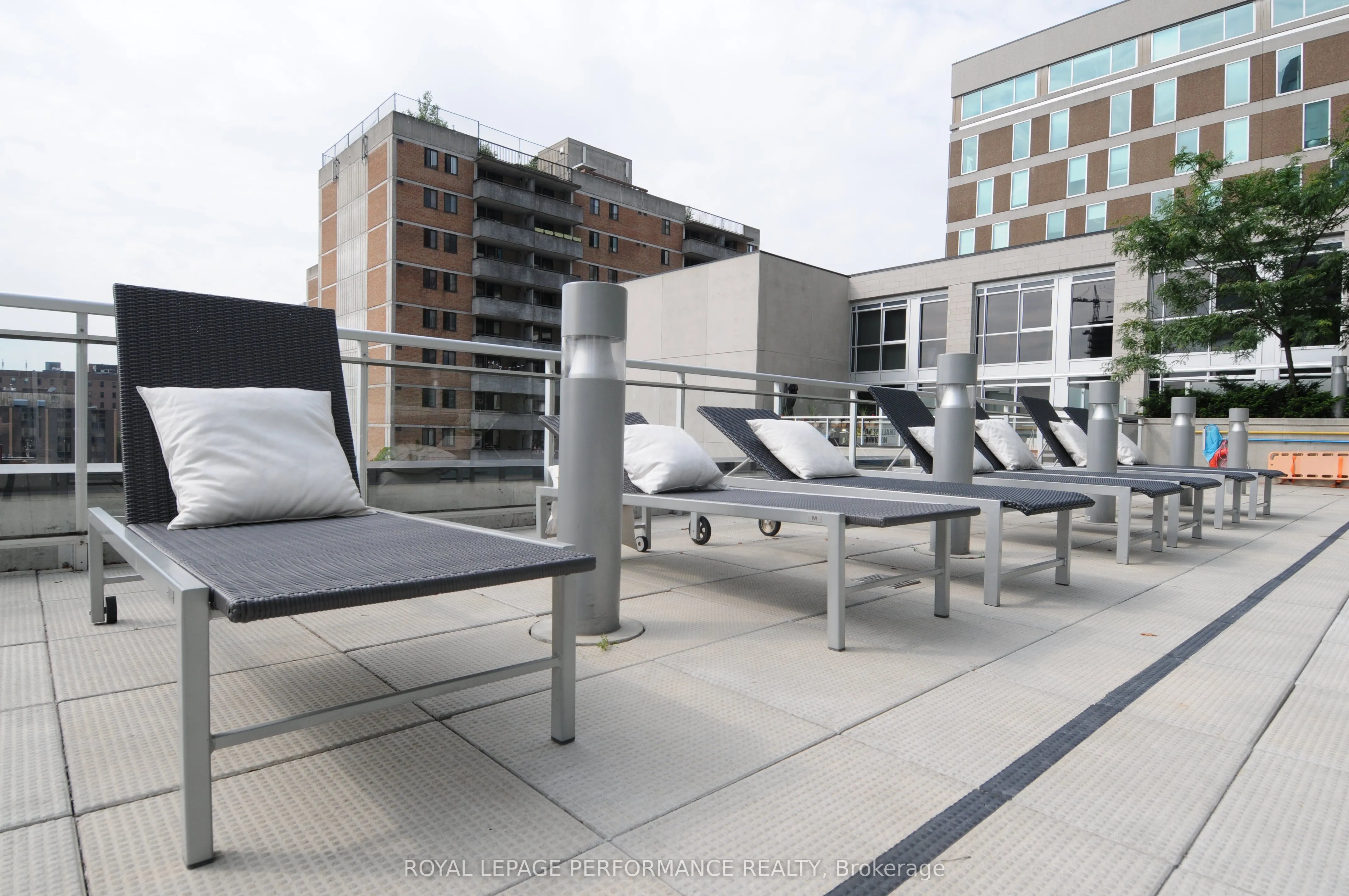 324 Laurier Avenue W, #1403