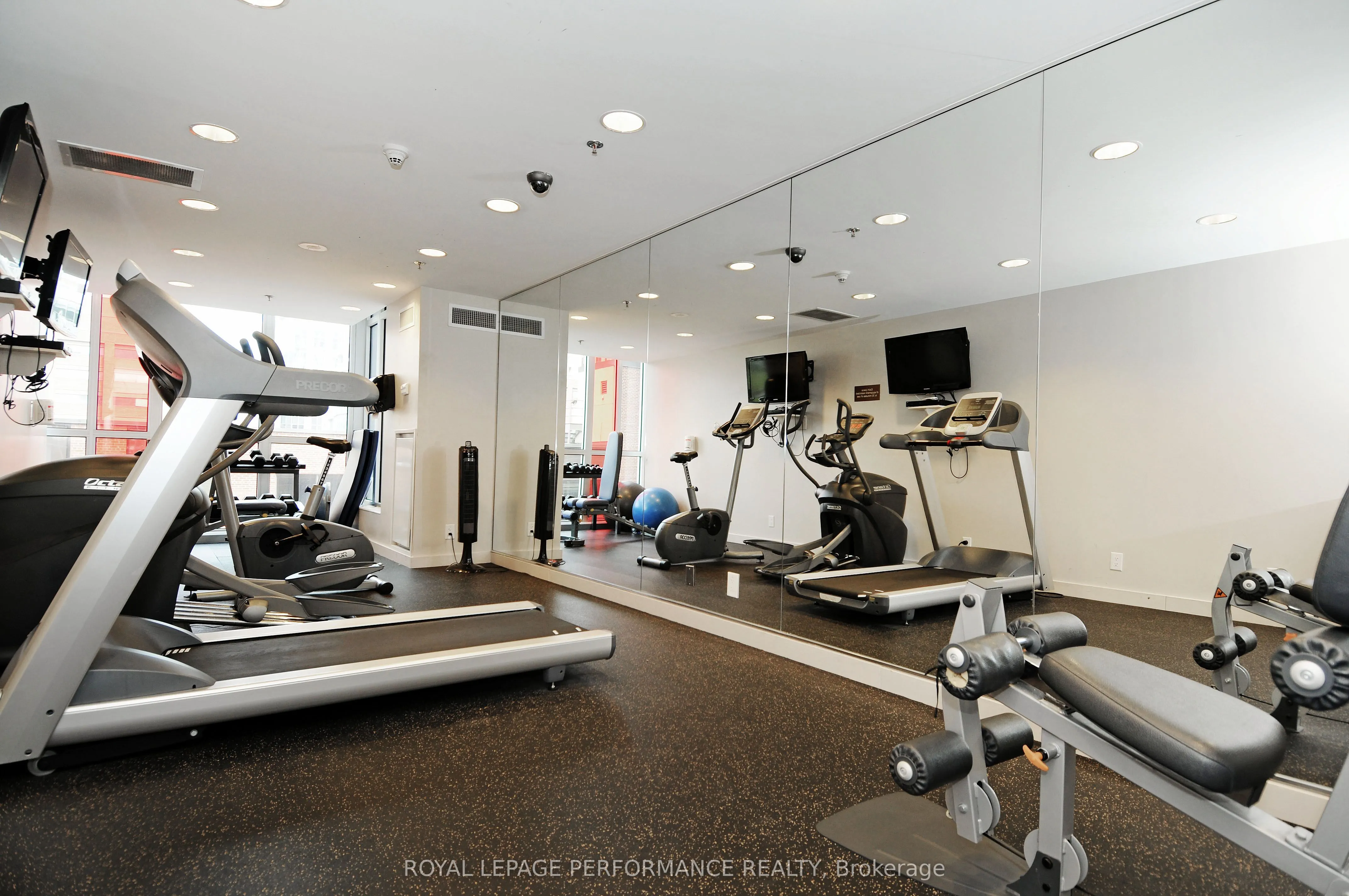 324 Laurier Avenue W, #1403