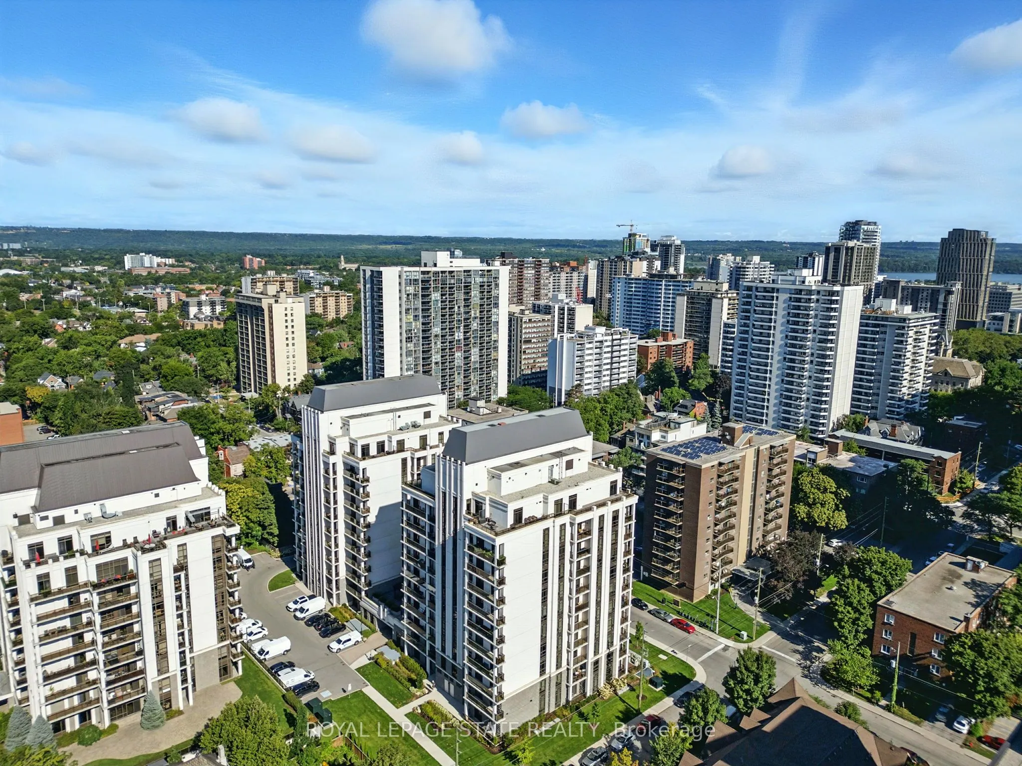 81 Robinson Street, #709