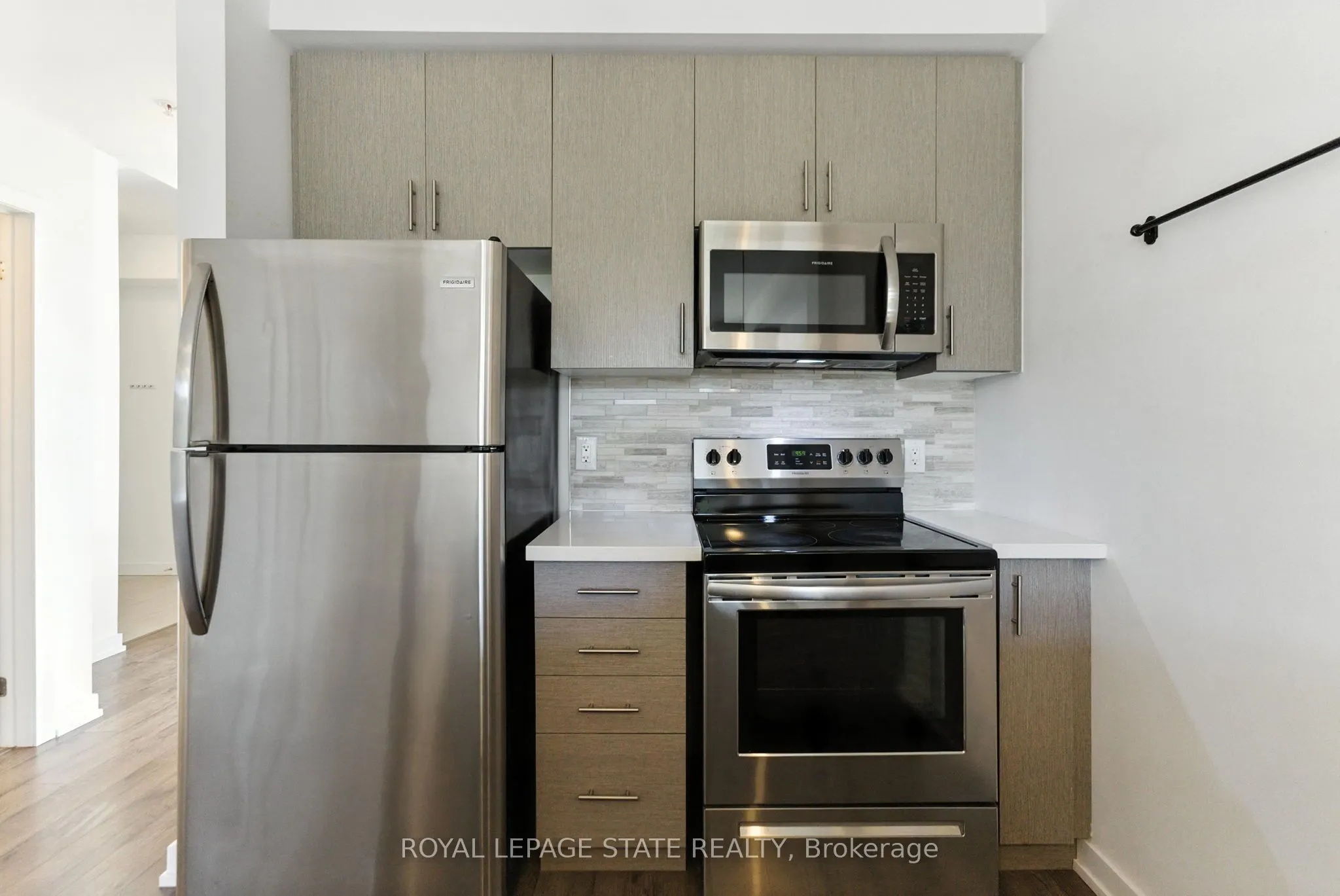81 Robinson Street, #709