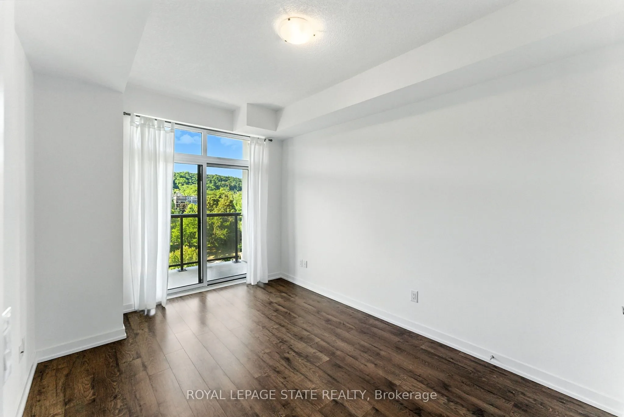 81 Robinson Street, #709
