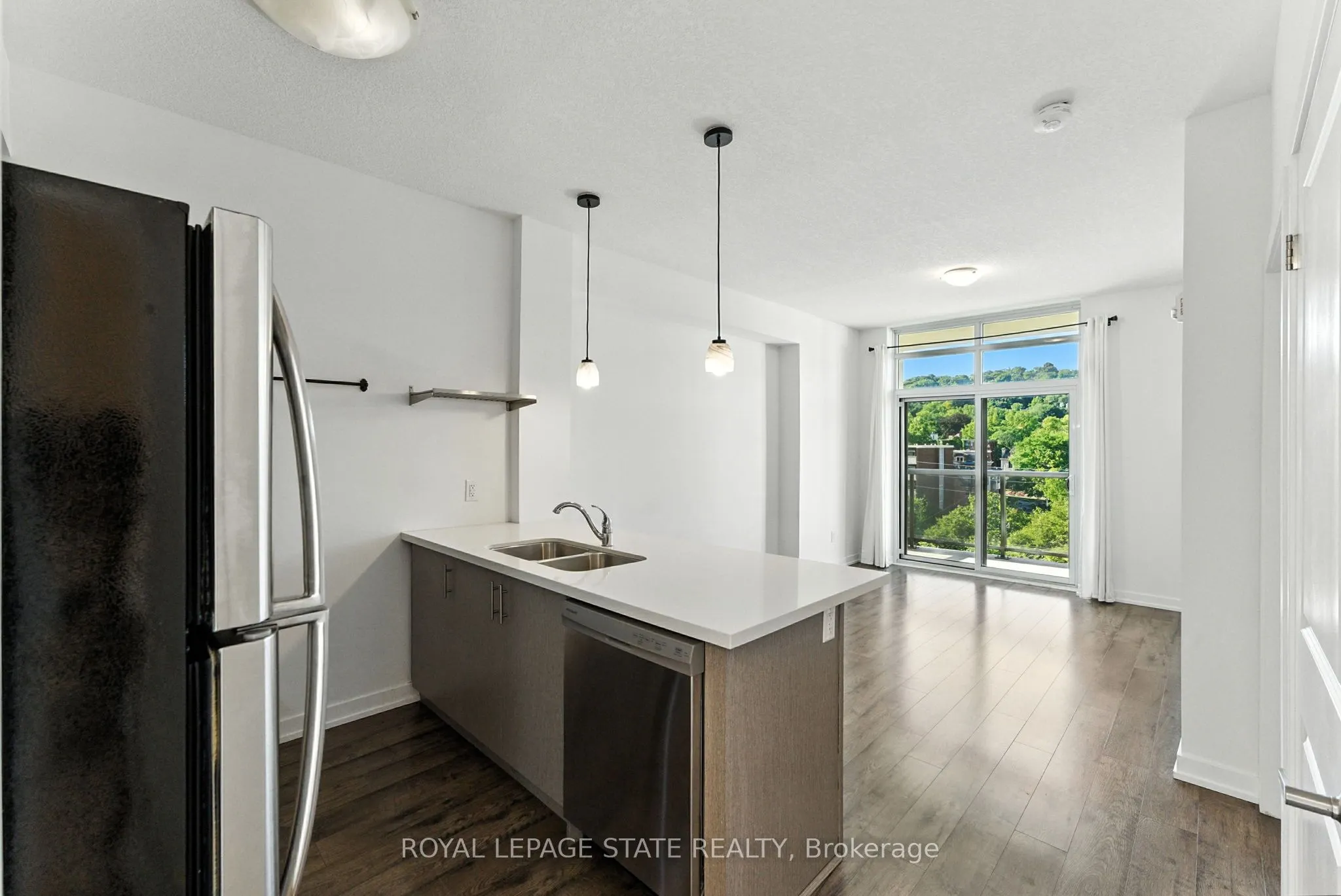 81 Robinson Street, #709