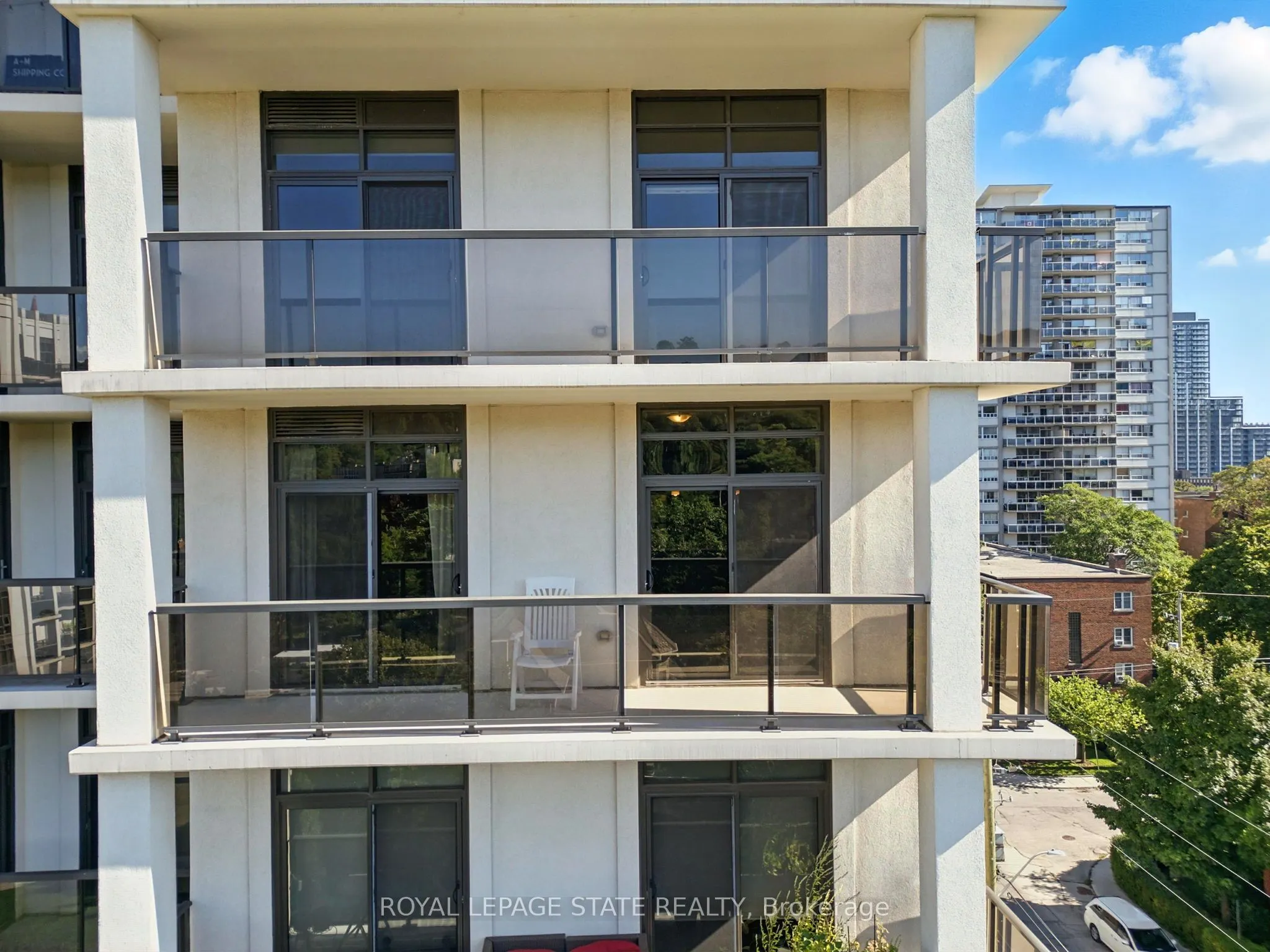 81 Robinson Street, #709