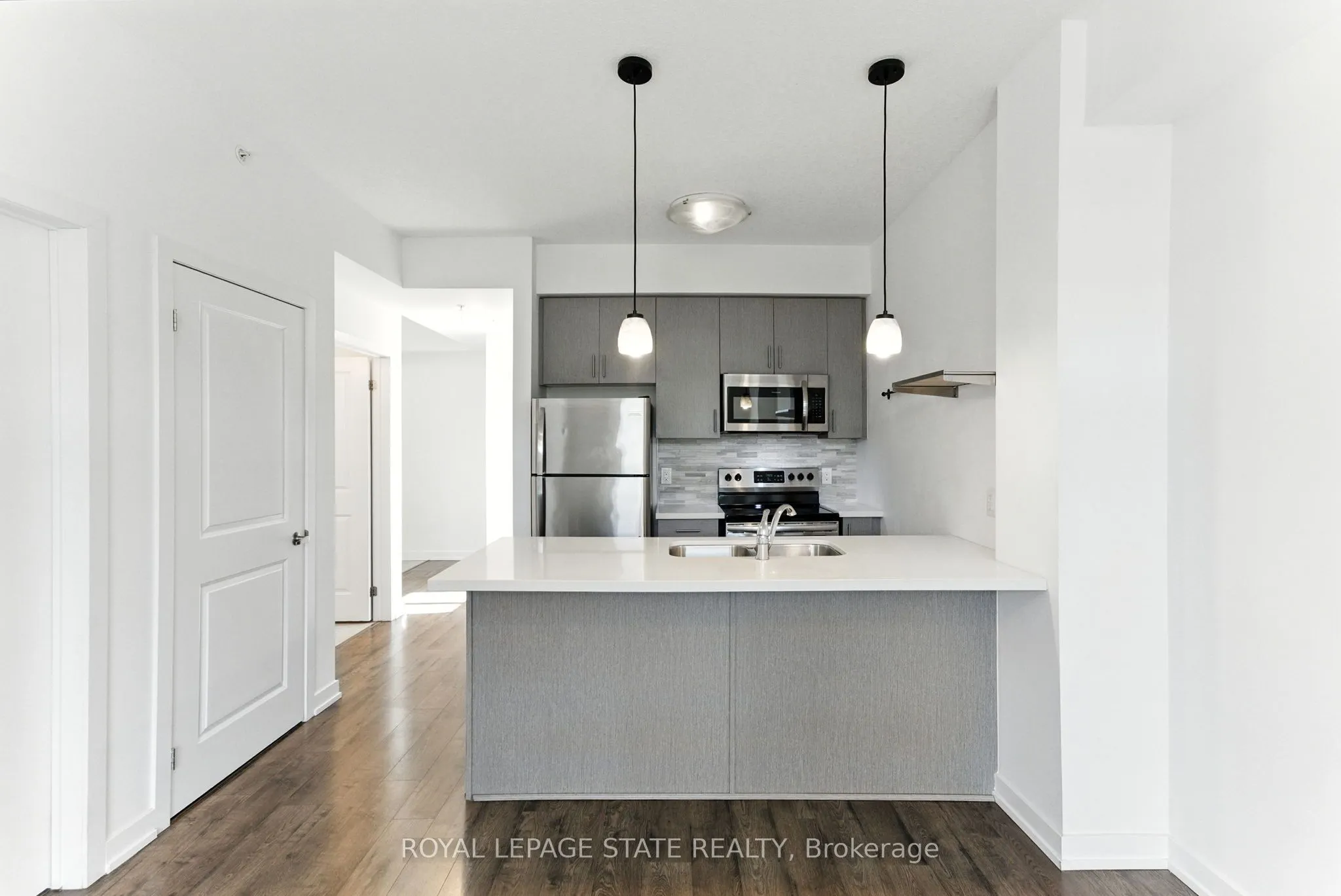81 Robinson Street, #709
