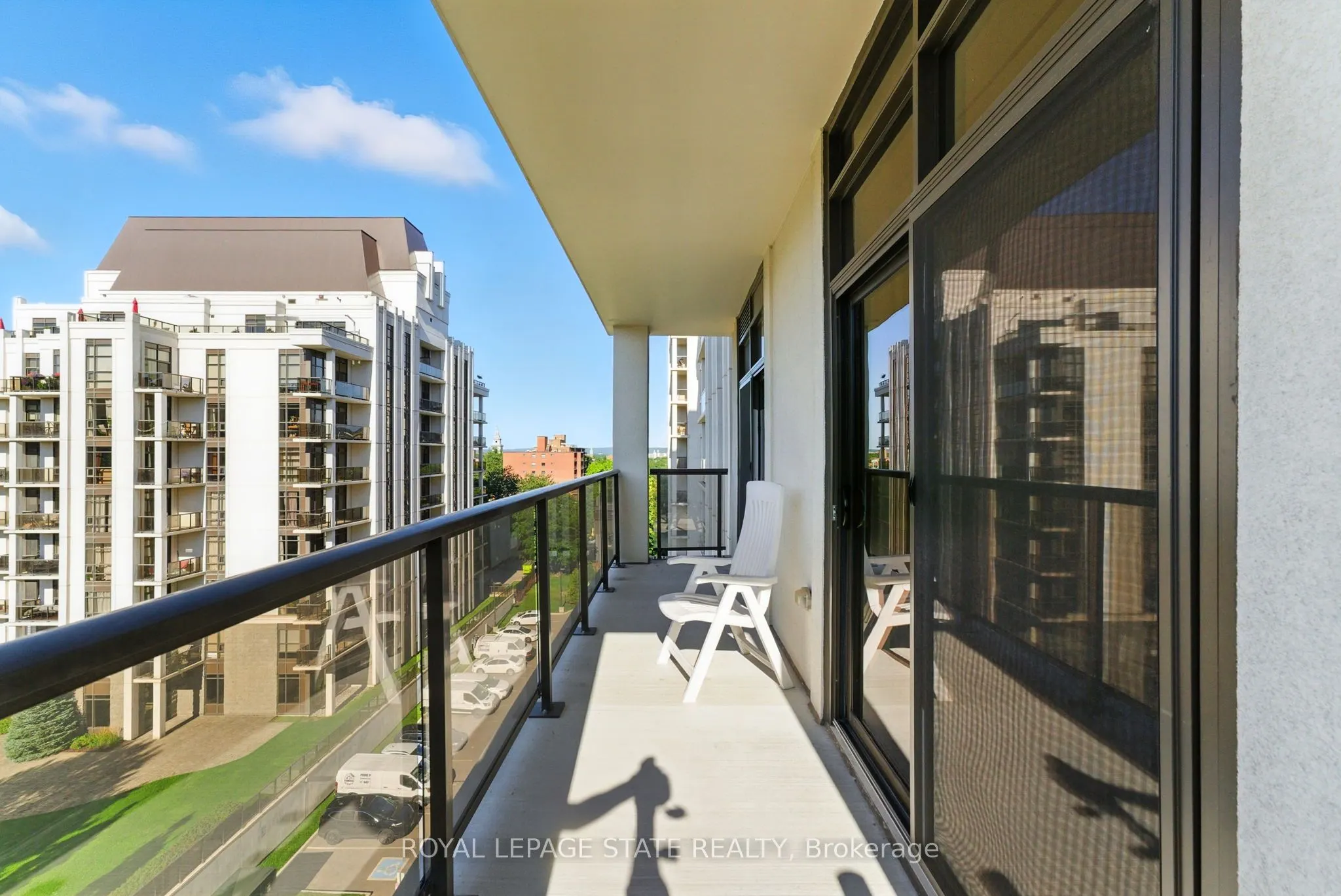 81 Robinson Street, #709