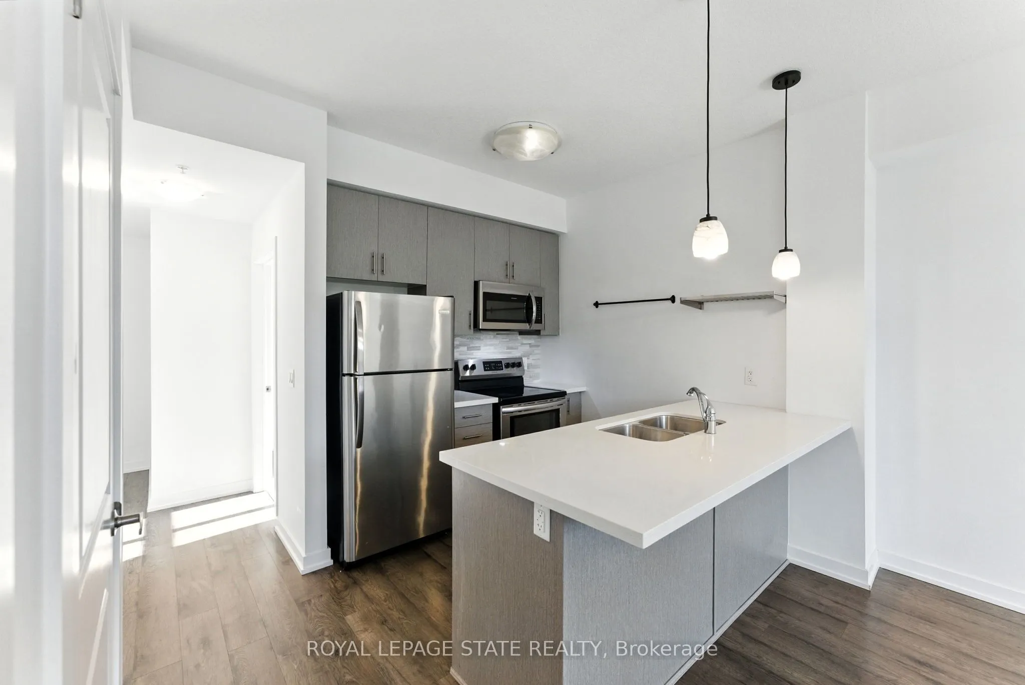 81 Robinson Street, #709