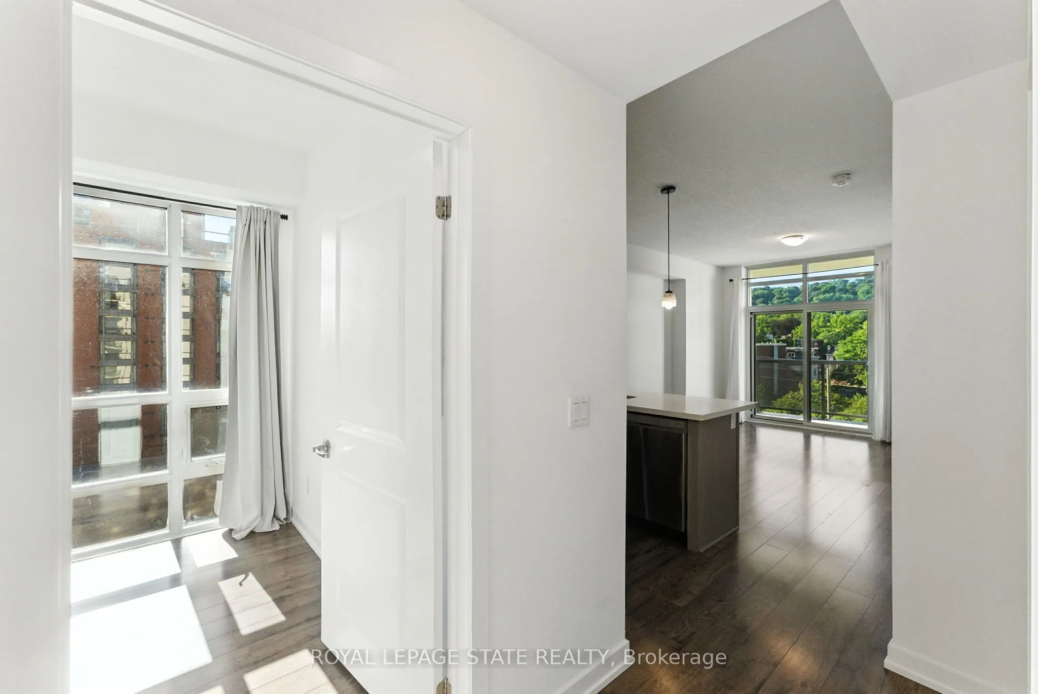 81 Robinson Street, #709