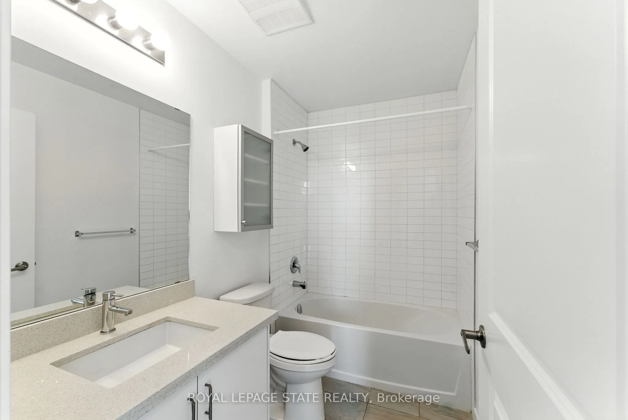 81 Robinson Street, #709