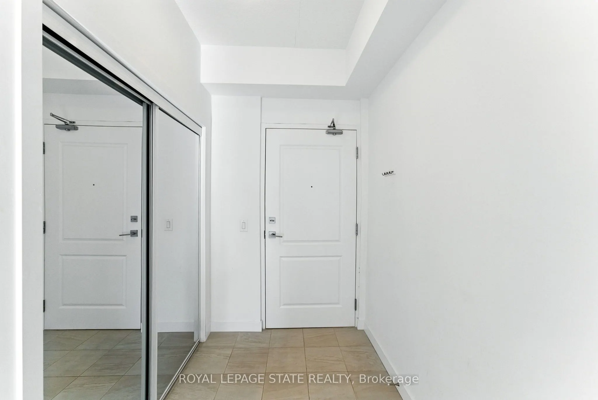 81 Robinson Street, #709