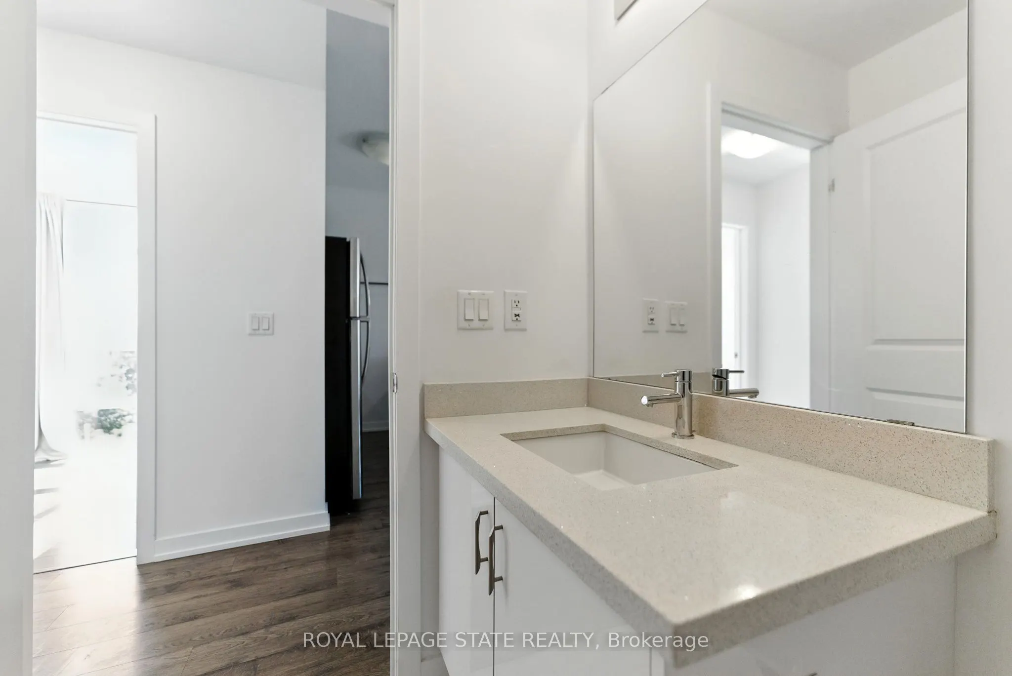81 Robinson Street, #709