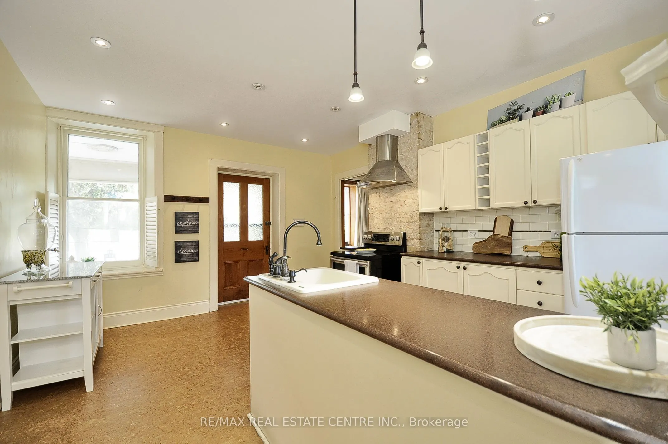 110 Grand Avenue S