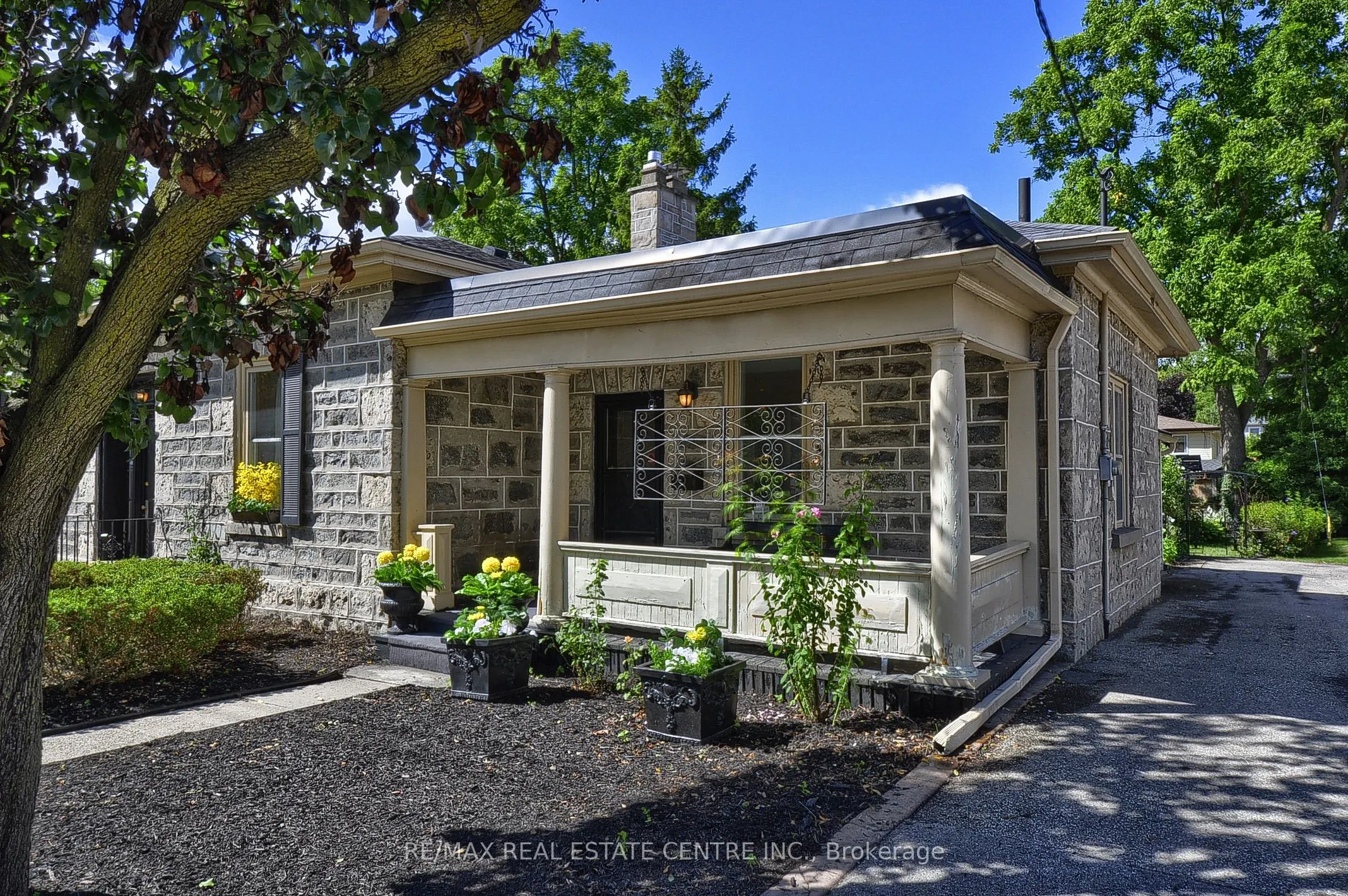 110 Grand Avenue S