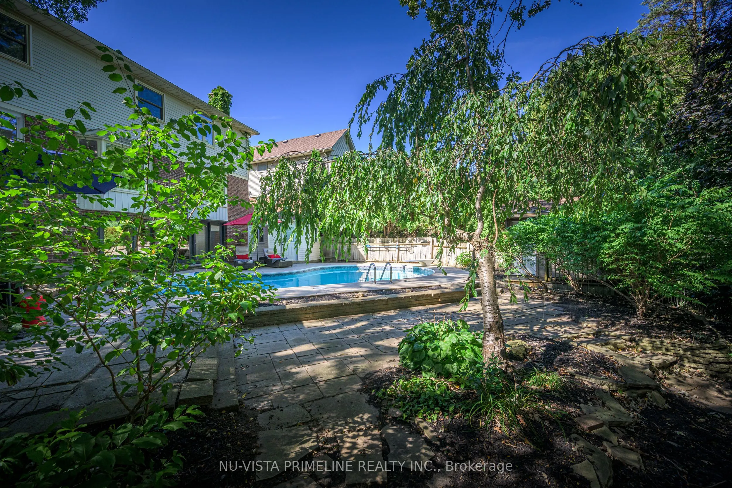 50 Meridene Crescent E