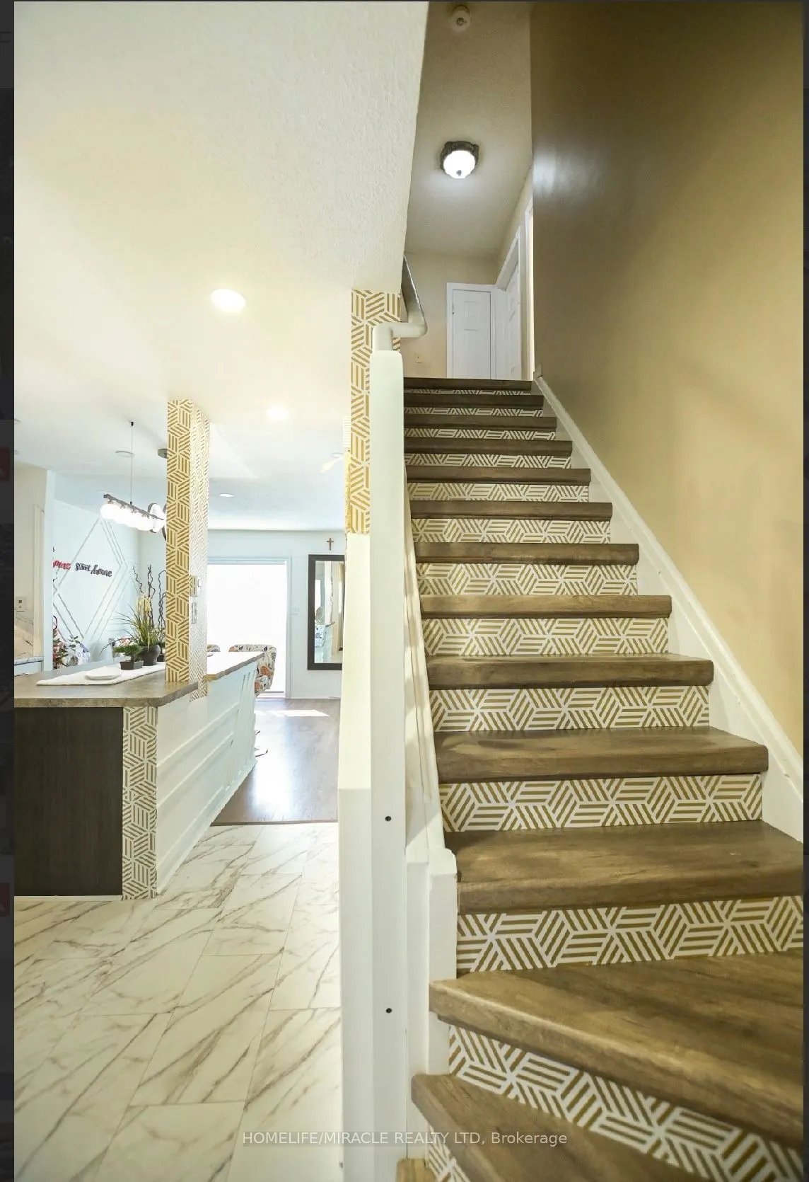 65 Scott Street, #2
