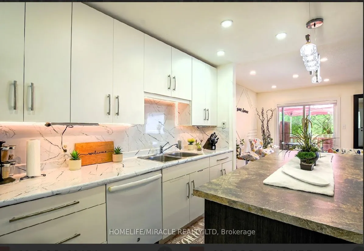 65 Scott Street, #2