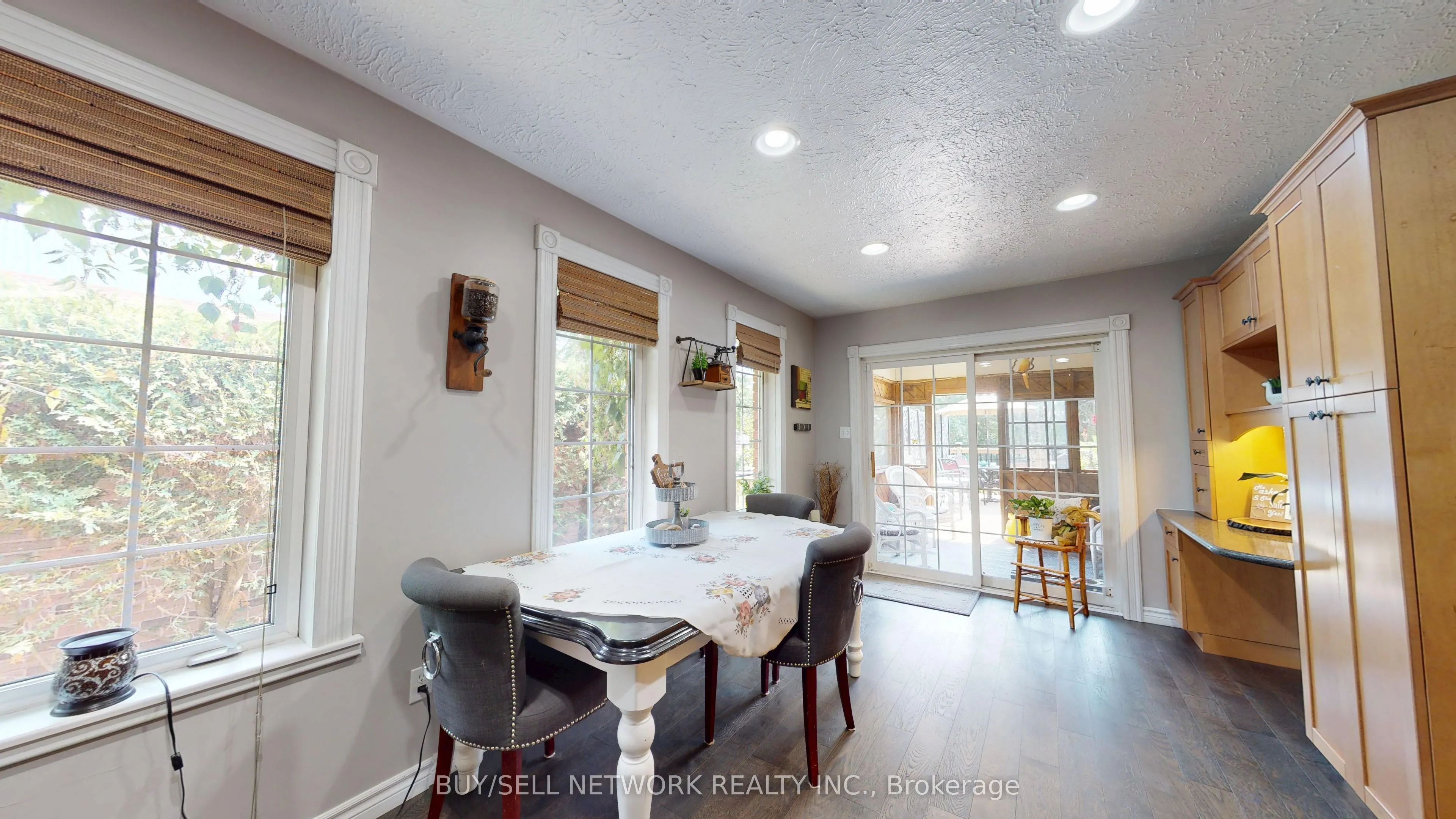 2504 Idyllwood Crescent