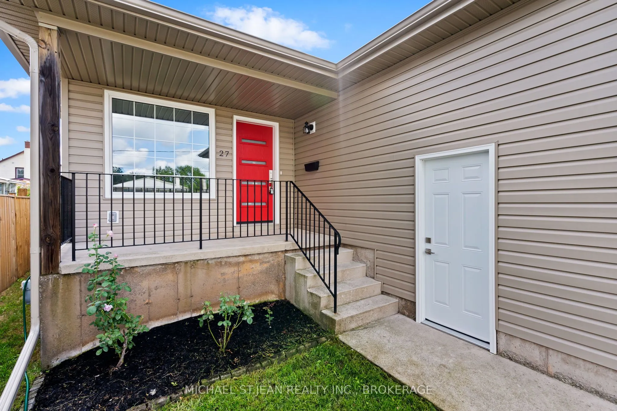 27 Deere Street