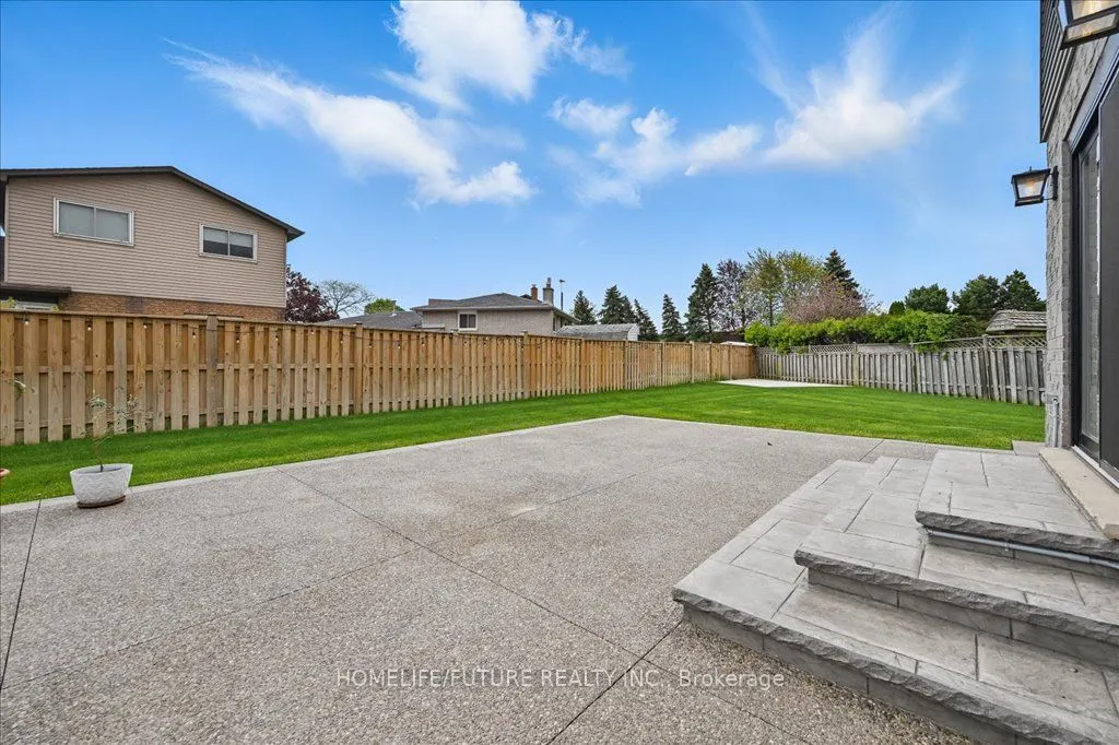 7 Grandview Avenue