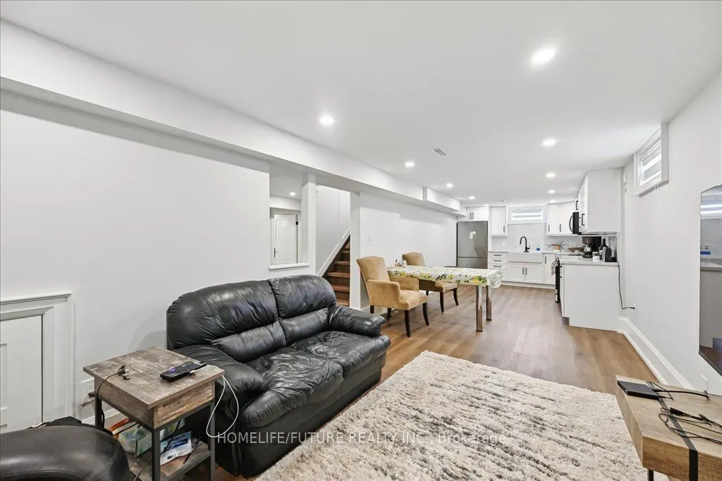 7 Grandview Avenue