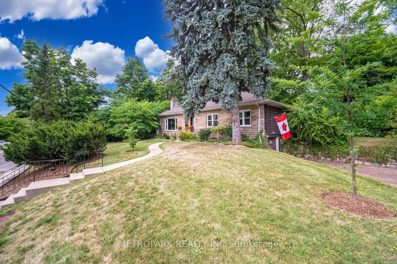 82 Creighton Road