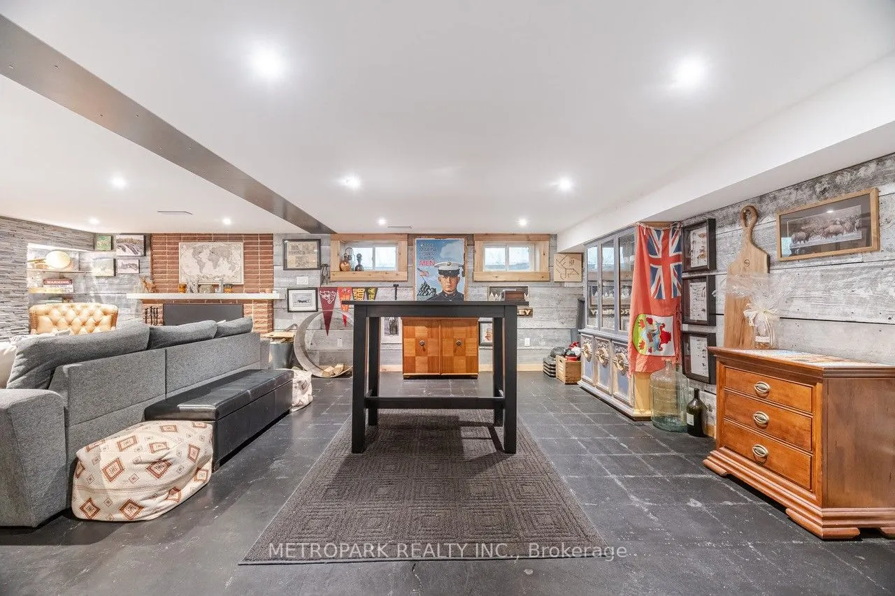 82 Creighton Road