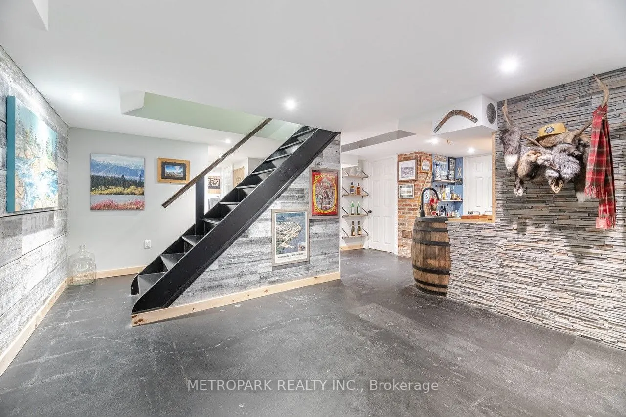 82 Creighton Road