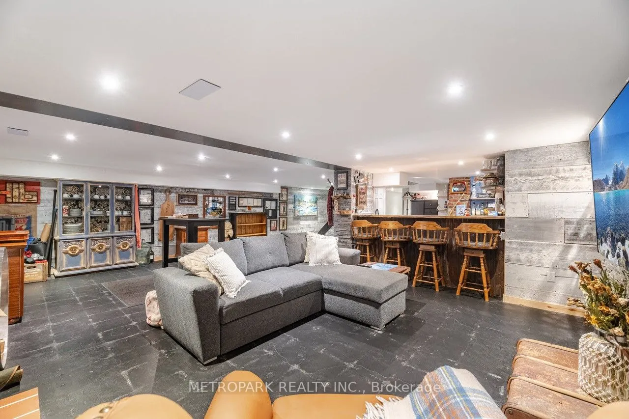 82 Creighton Road