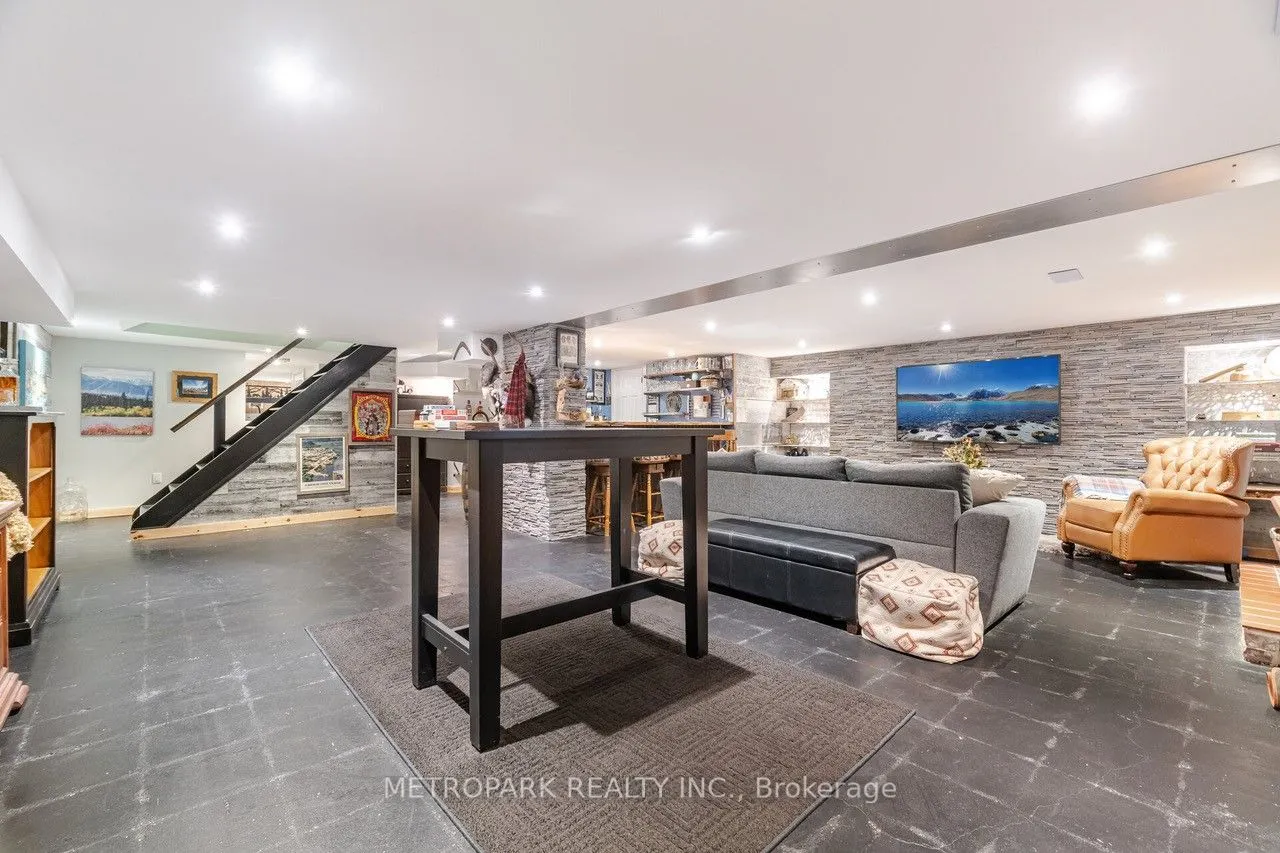82 Creighton Road