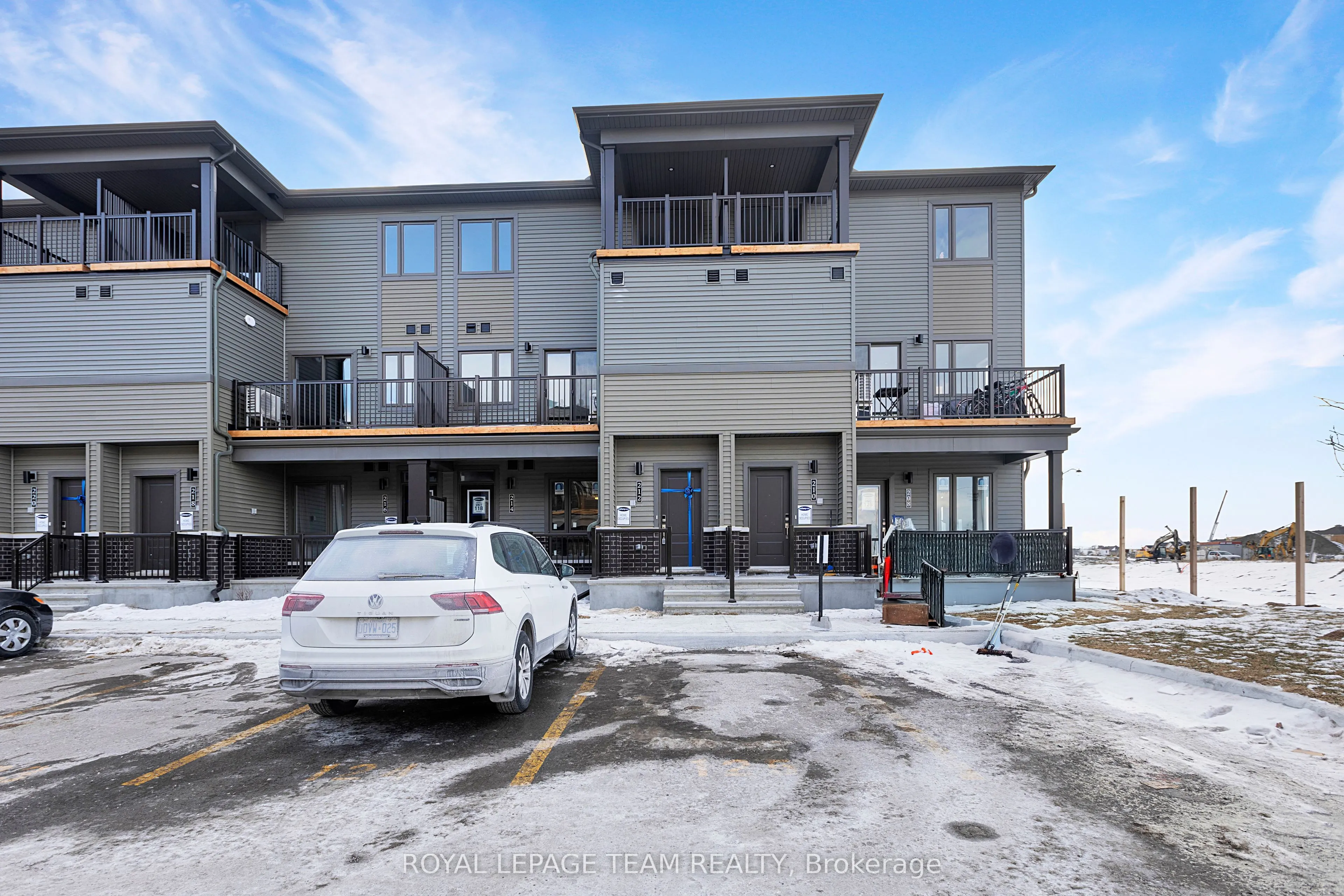 212 Parnian Pvt, #212