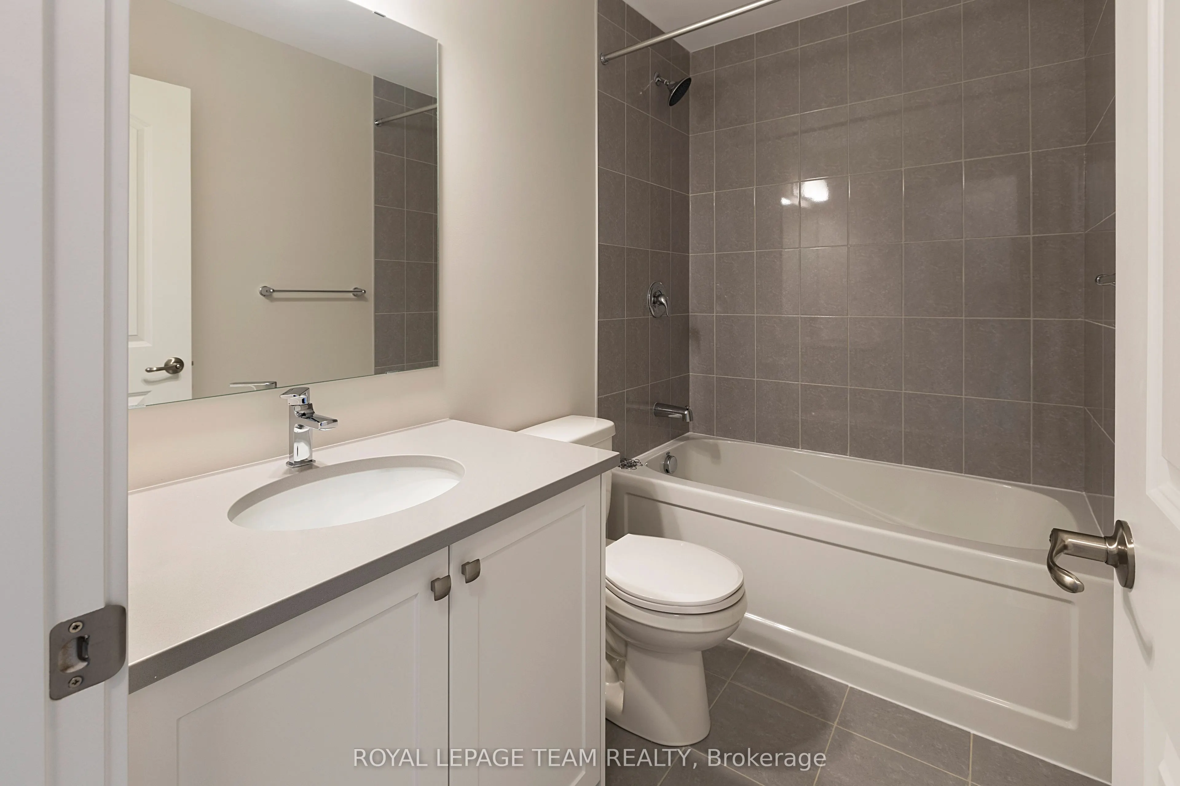 212 Parnian Pvt, #212