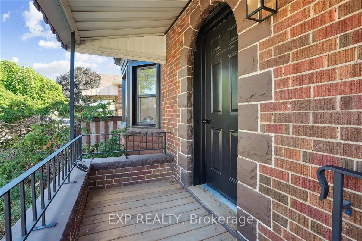 41 Cameron Avenue S
