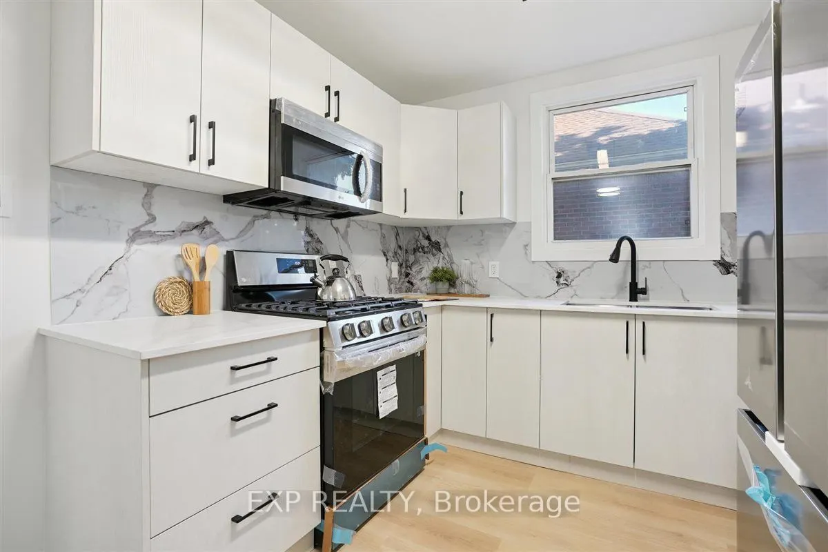 41 Cameron Avenue S