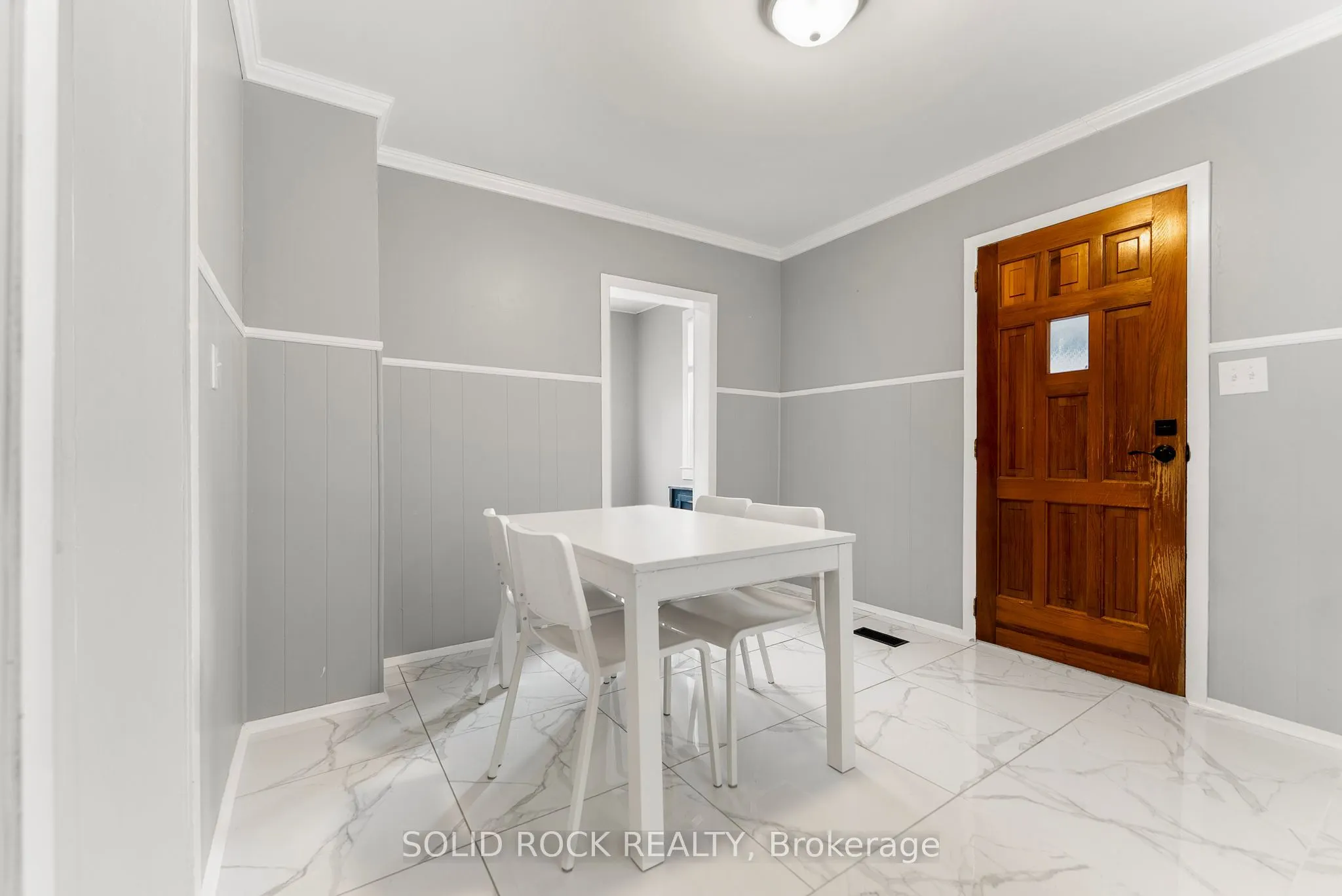 60 Hugh Street S