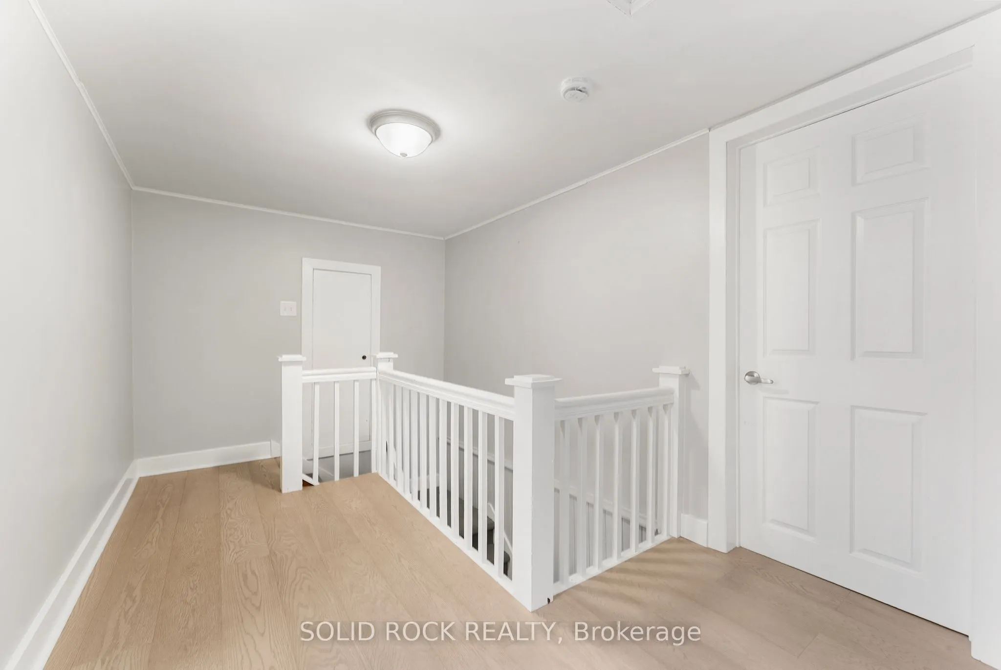 60 Hugh Street S
