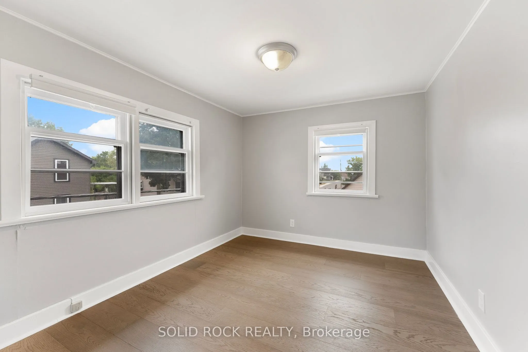 60 Hugh Street S