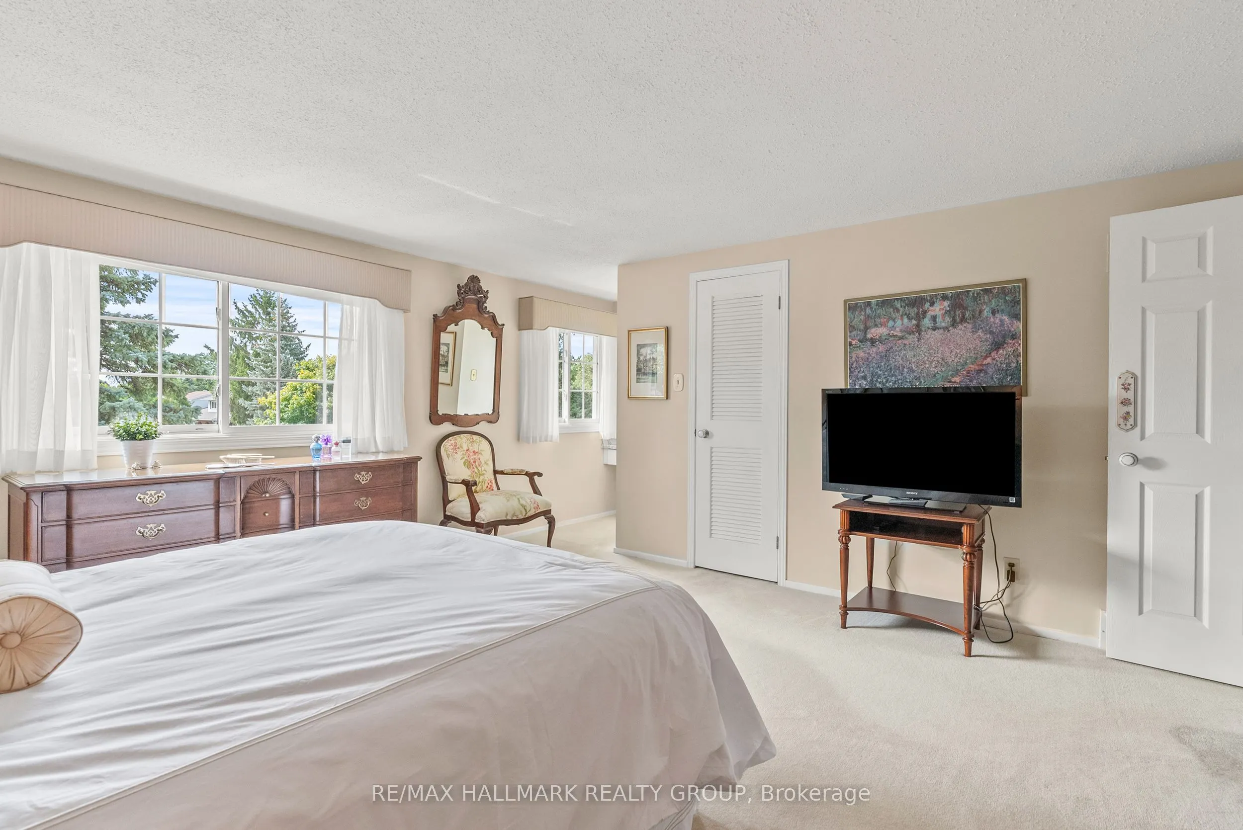 52 Knollsbrook Drive