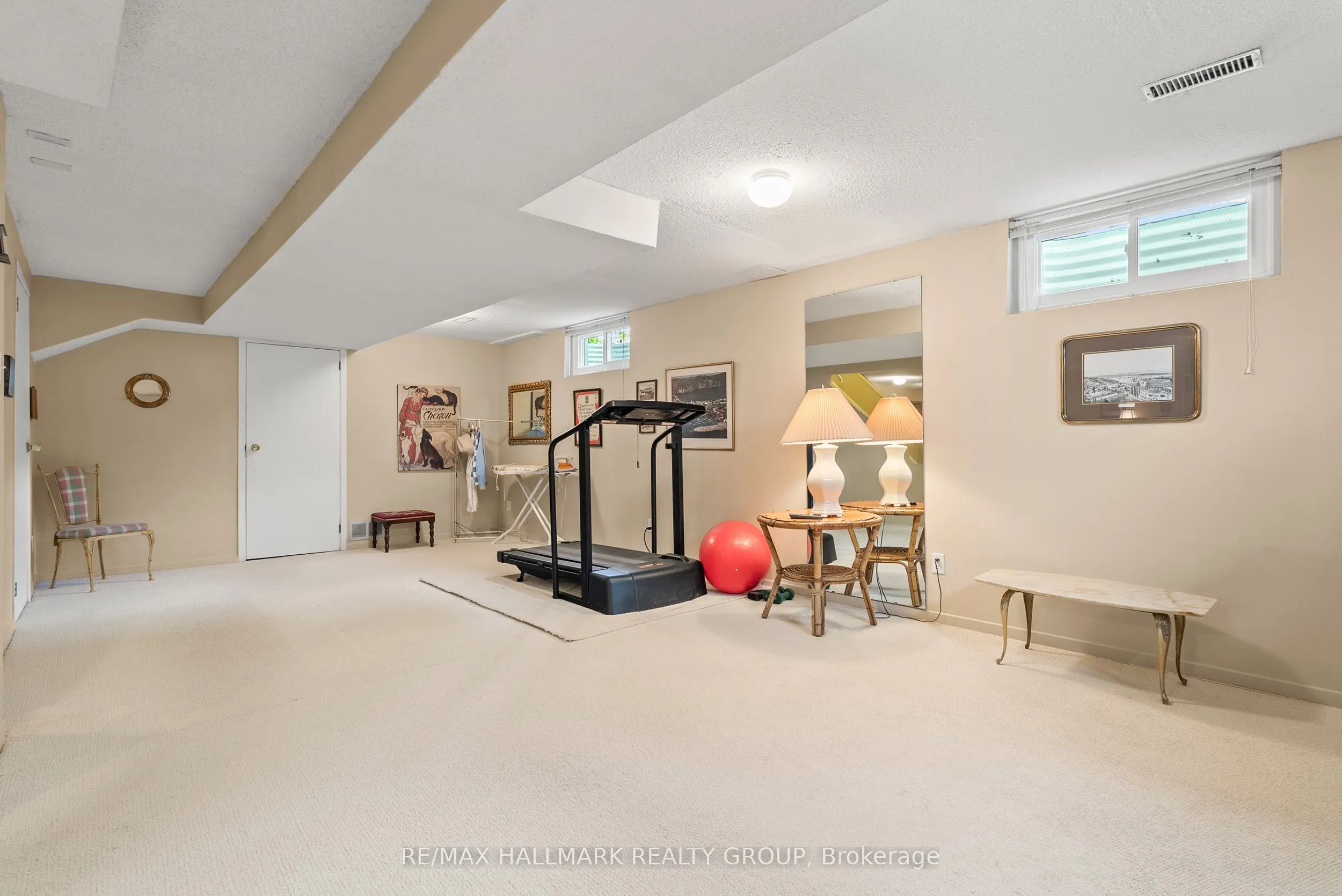 52 Knollsbrook Drive