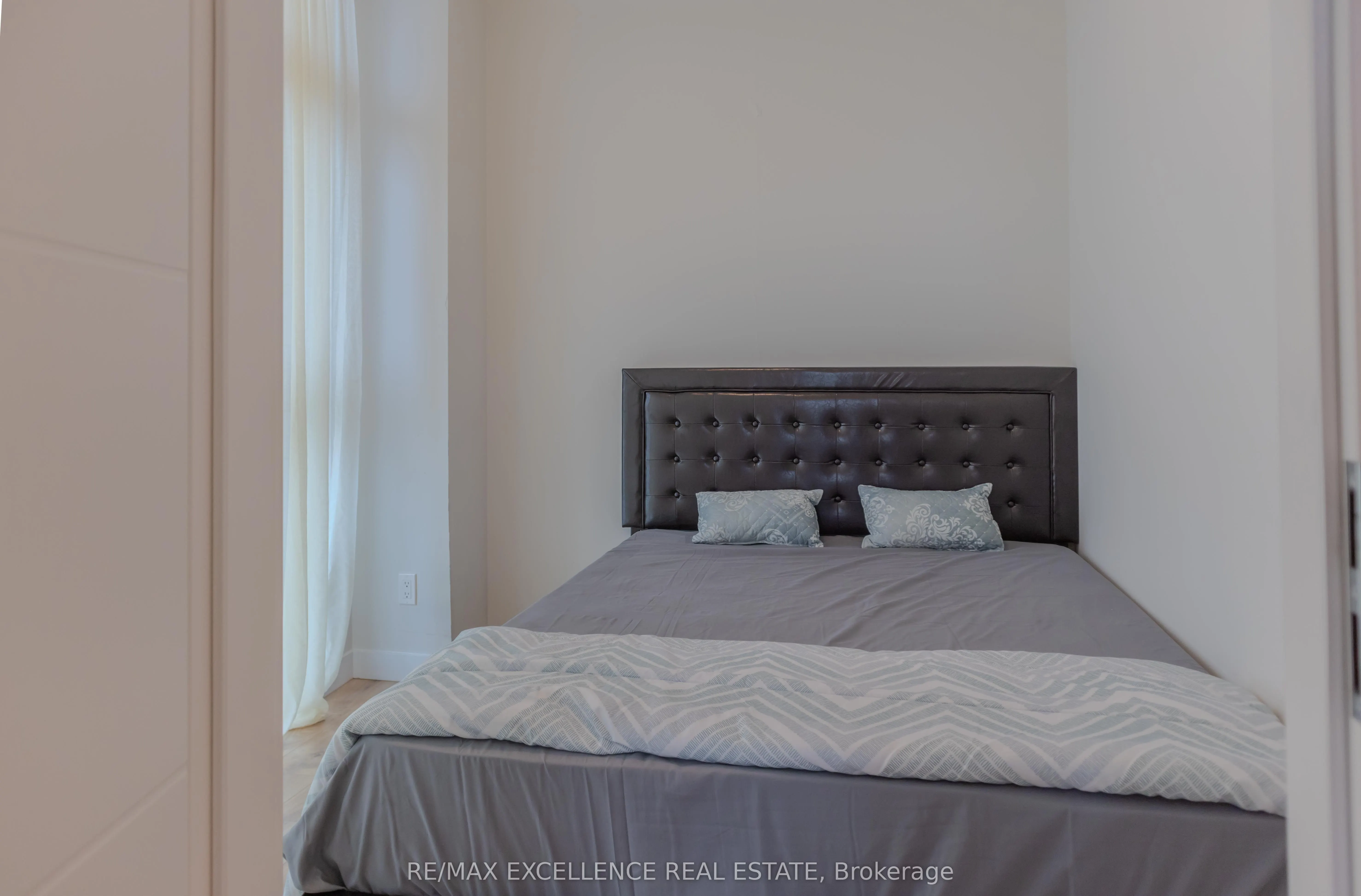 60 Frederick Street W, #2702