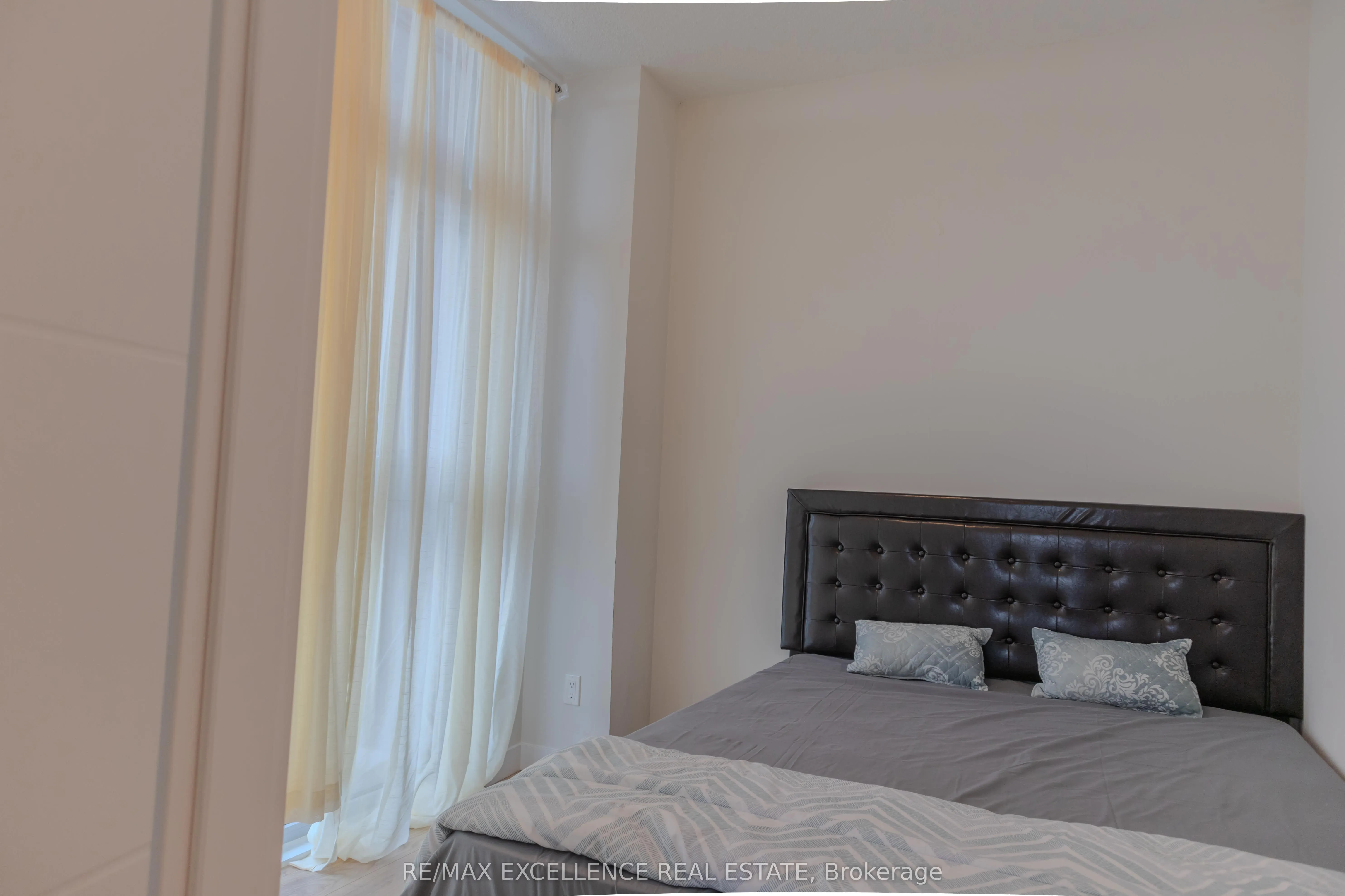60 Frederick Street W, #2702