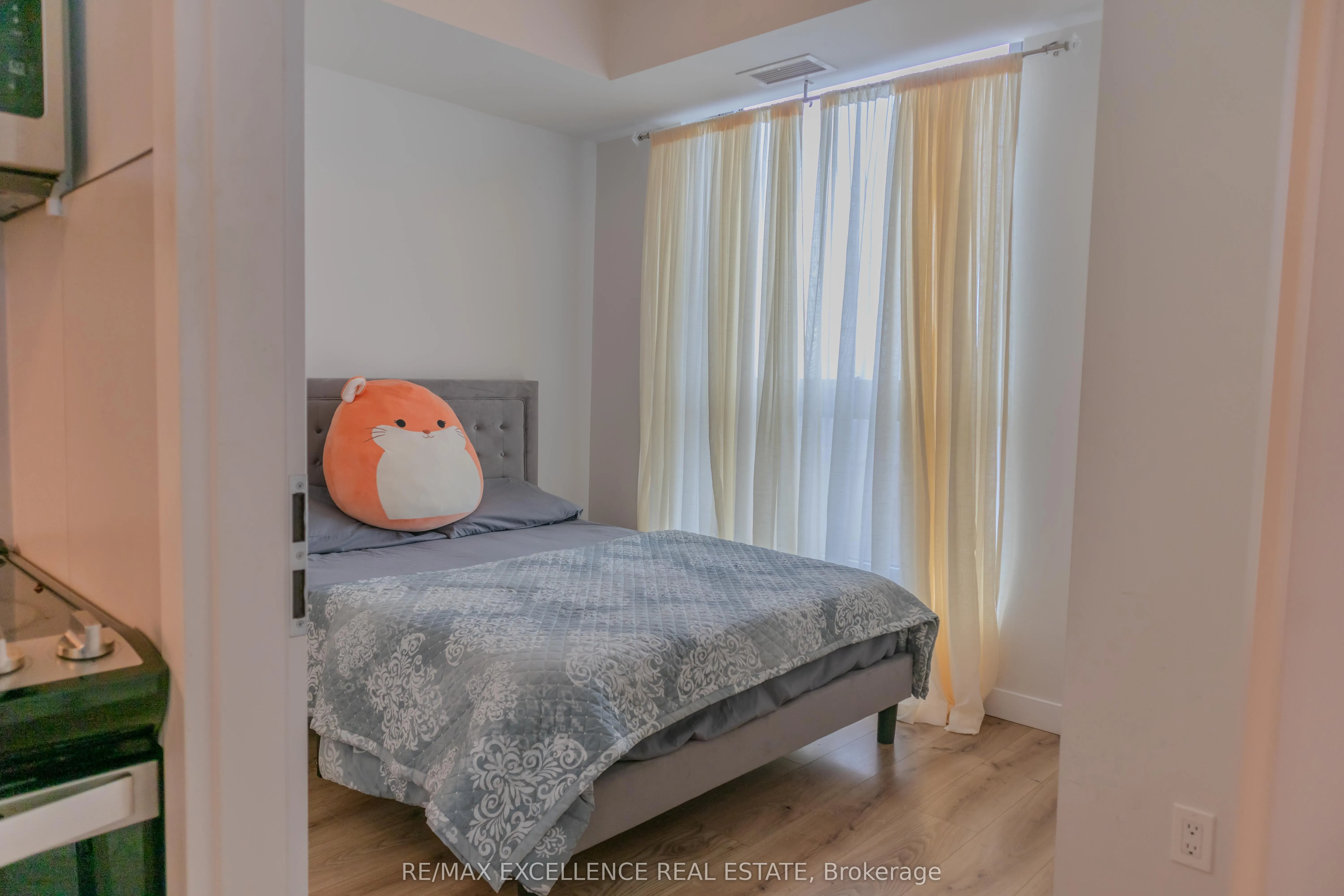 60 Frederick Street W, #2702