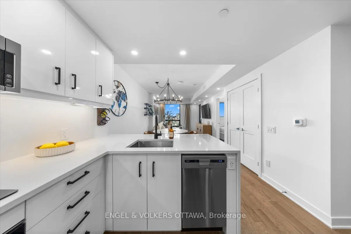 340 Queen Street, #1704